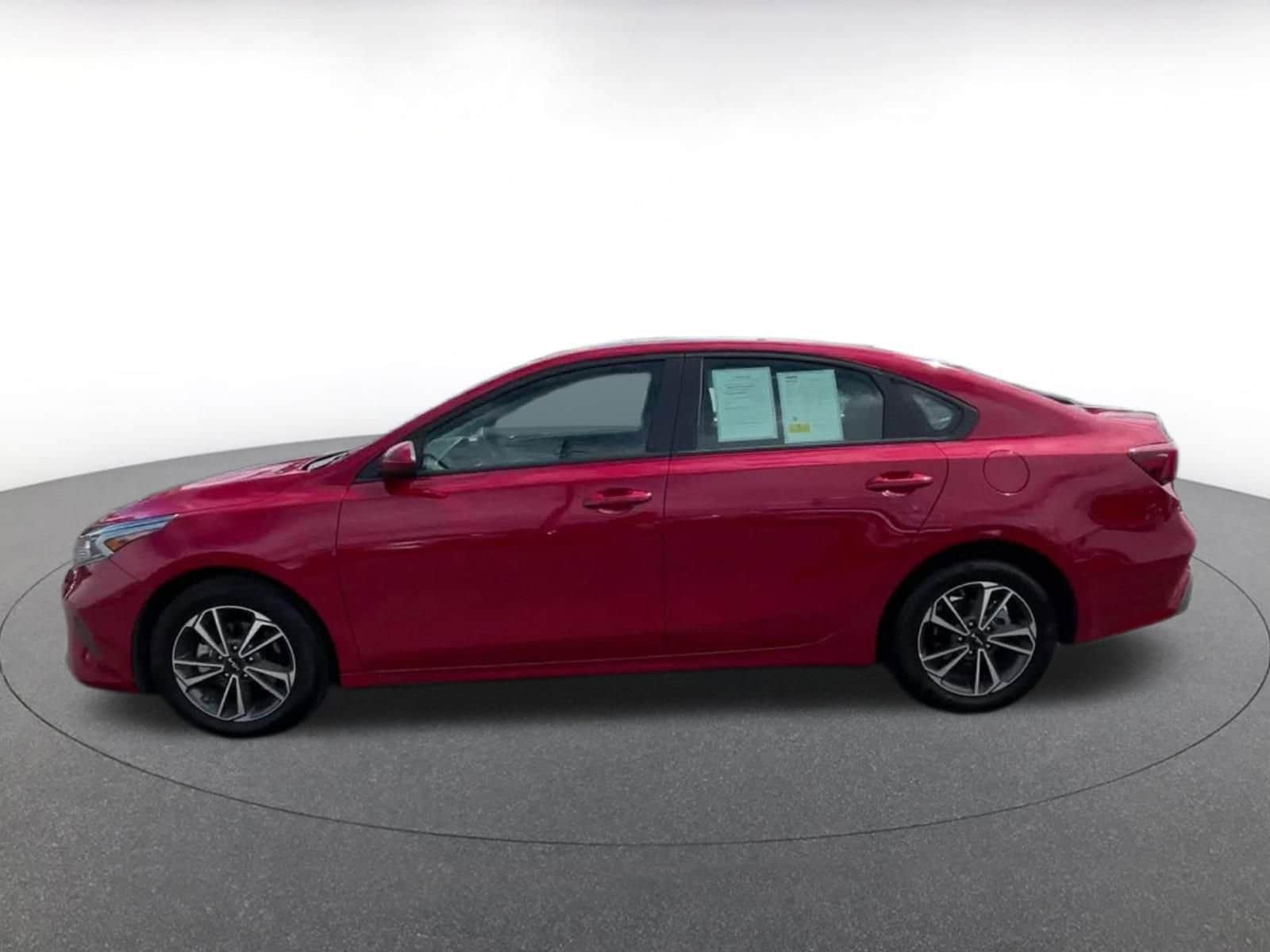 Thumbnail: 2024 Kia Forte - 9