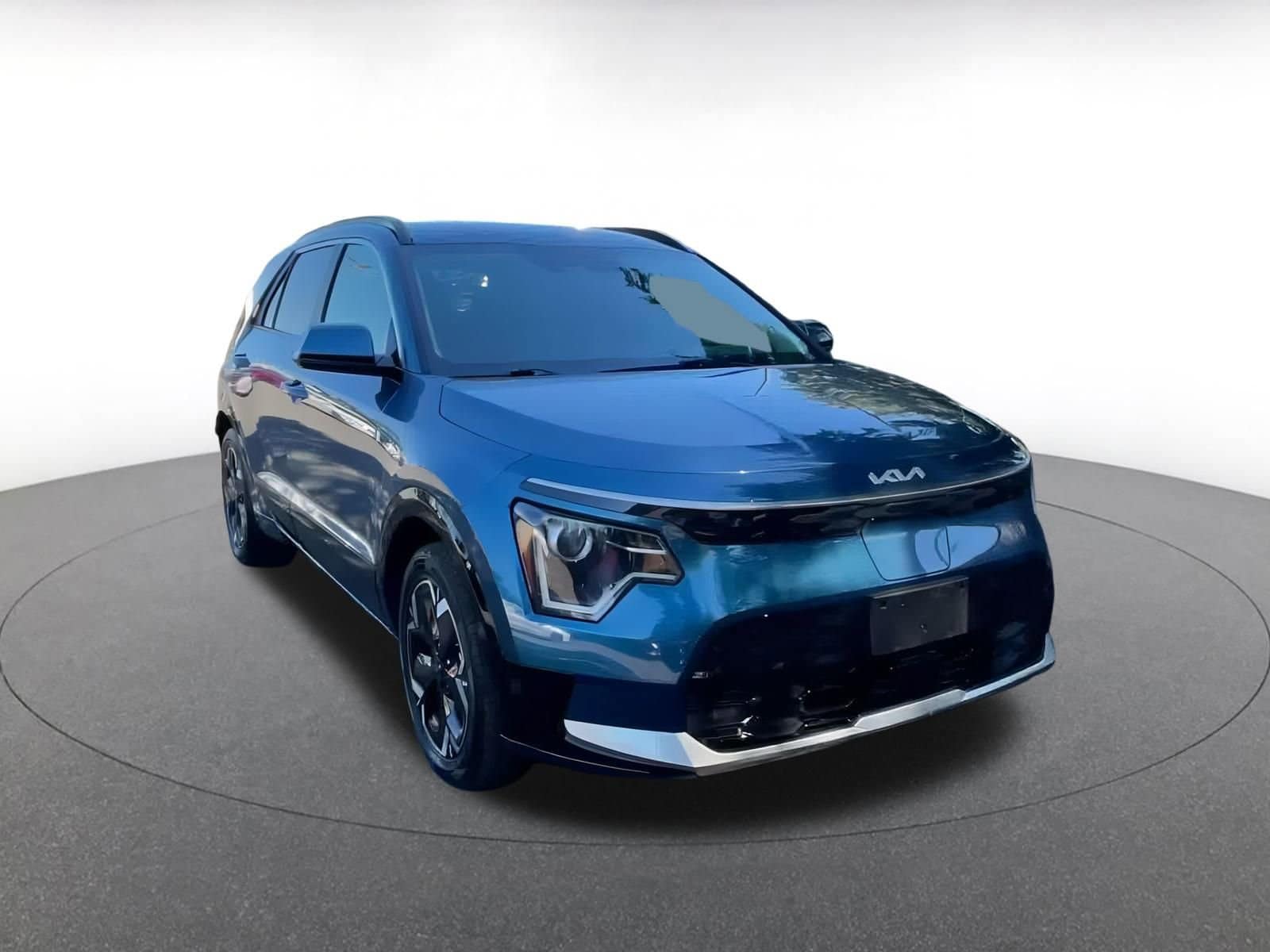Thumbnail: 2023 Kia Niro - 3