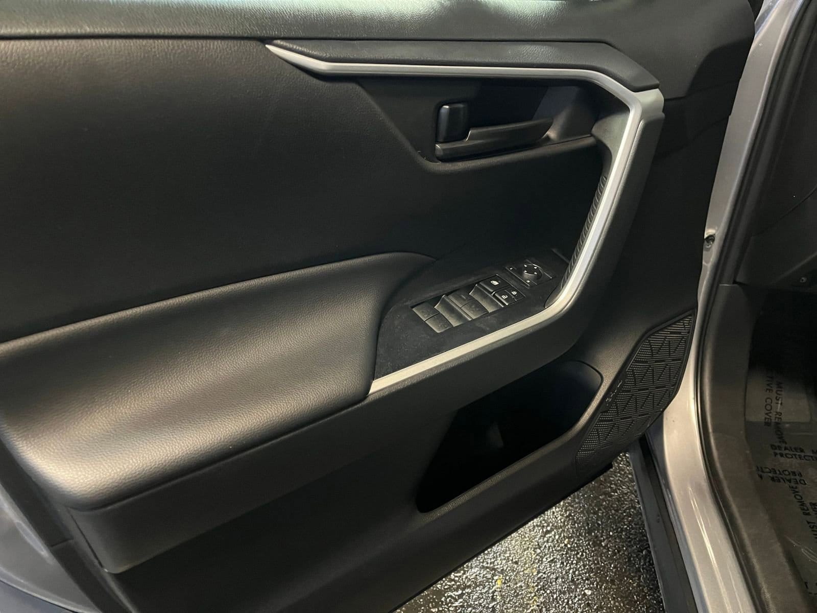 Thumbnail: 2025 Toyota RAV4 - 20