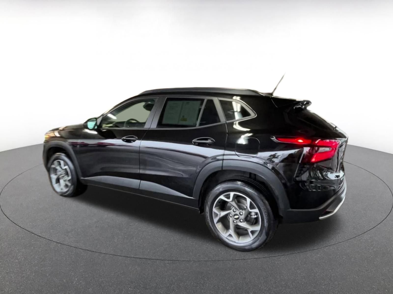 Thumbnail: 2025 Chevrolet Trax - 10