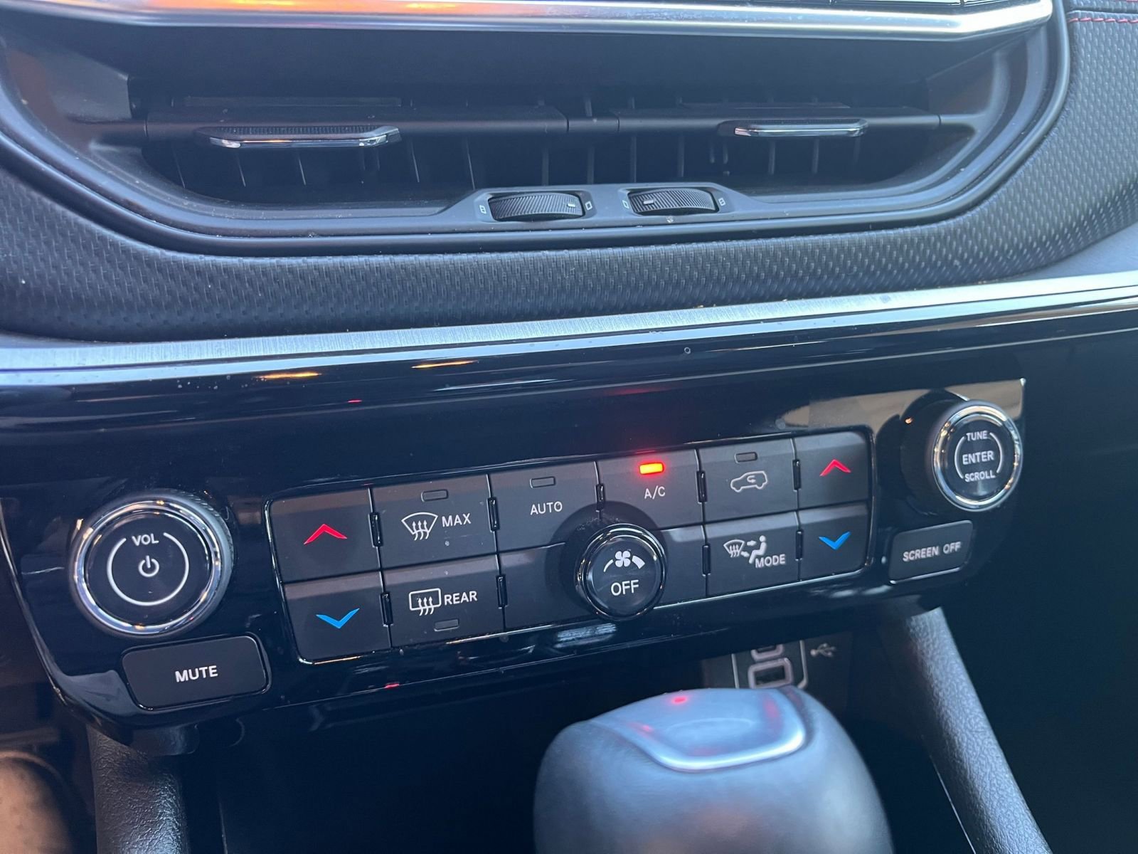 Thumbnail: 2025 Jeep Compass - 24