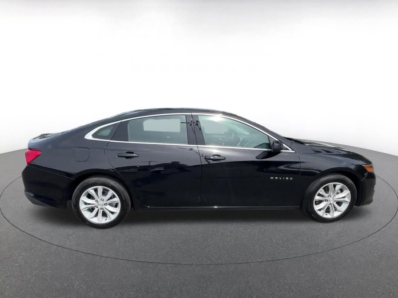 Thumbnail: 2023 Chevrolet Malibu - 16