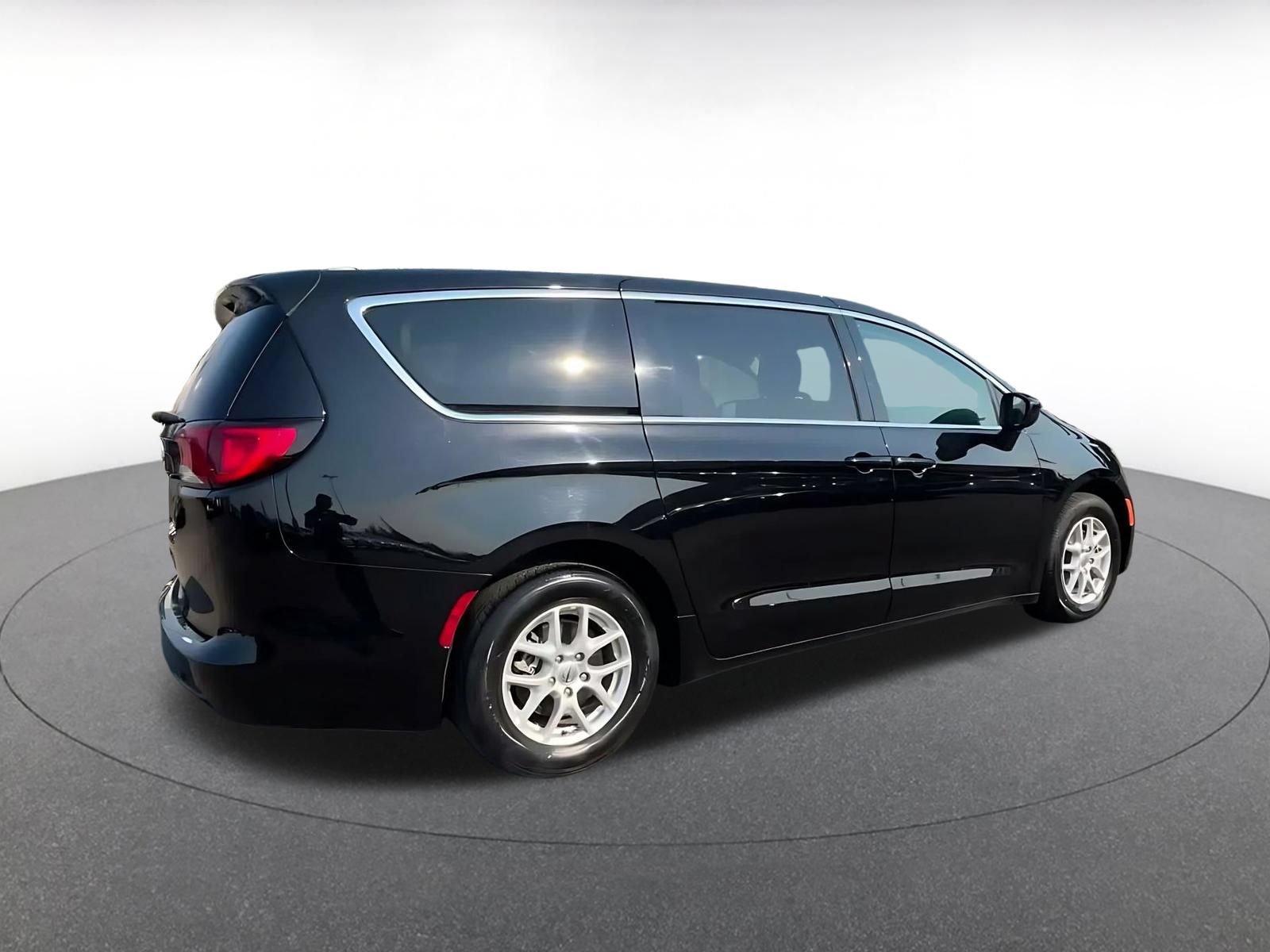 Thumbnail: 2024 Chrysler Voyager - 12