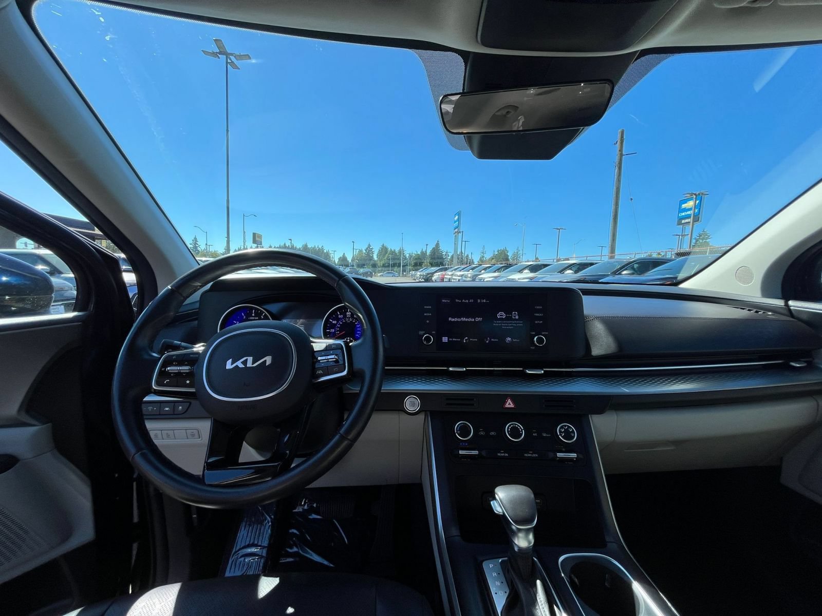 Thumbnail: 2023 Kia Carnival - 34