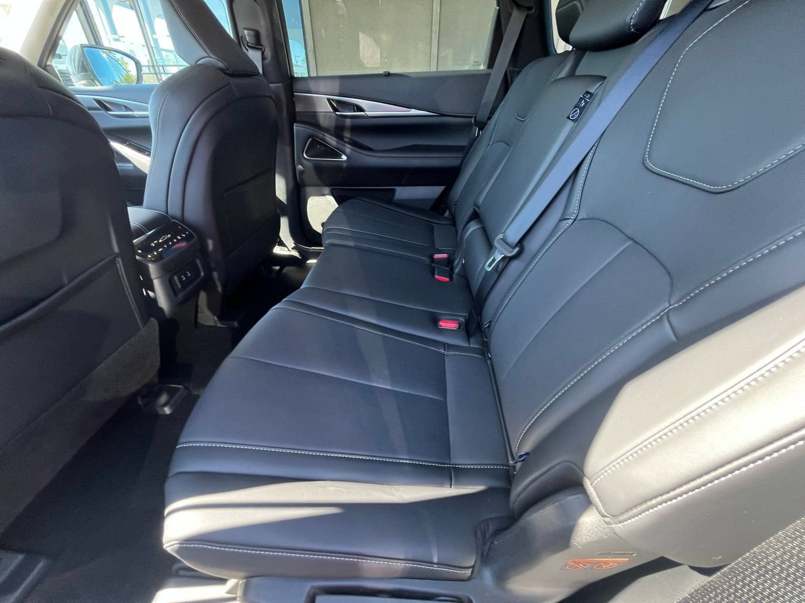 Thumbnail: 2026 INFINITI QX60 - 29