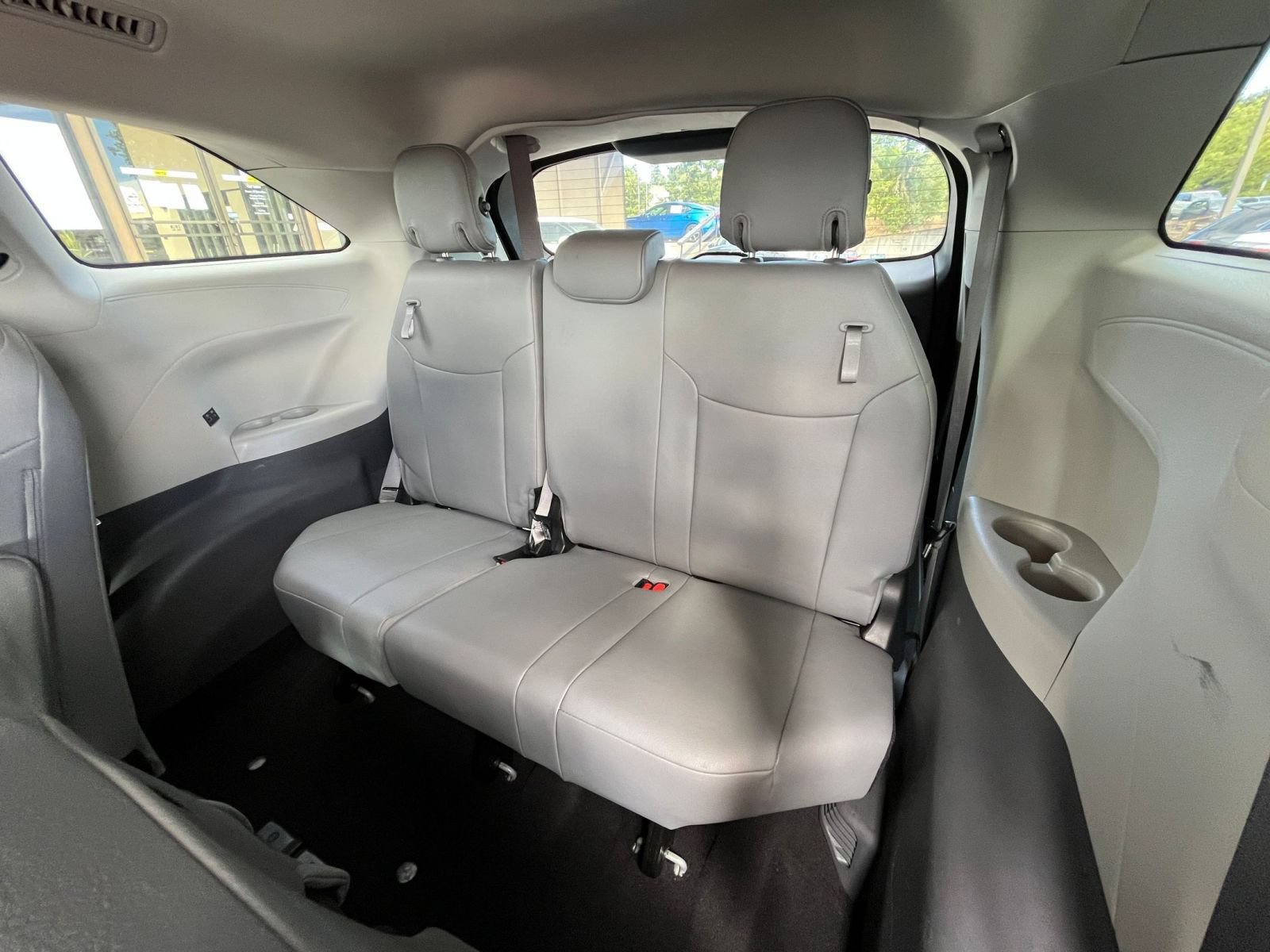 Thumbnail: 2023 Toyota Sienna - 31