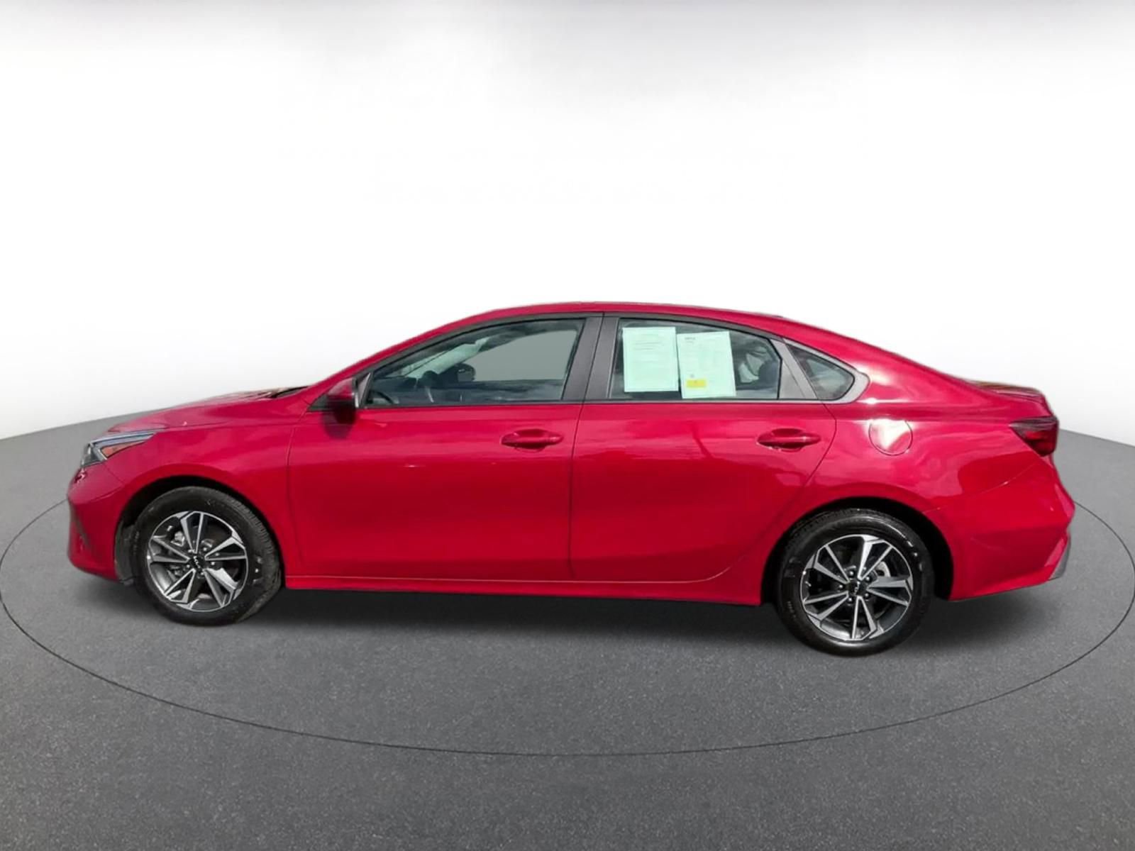 Thumbnail: 2024 Kia Forte - 8