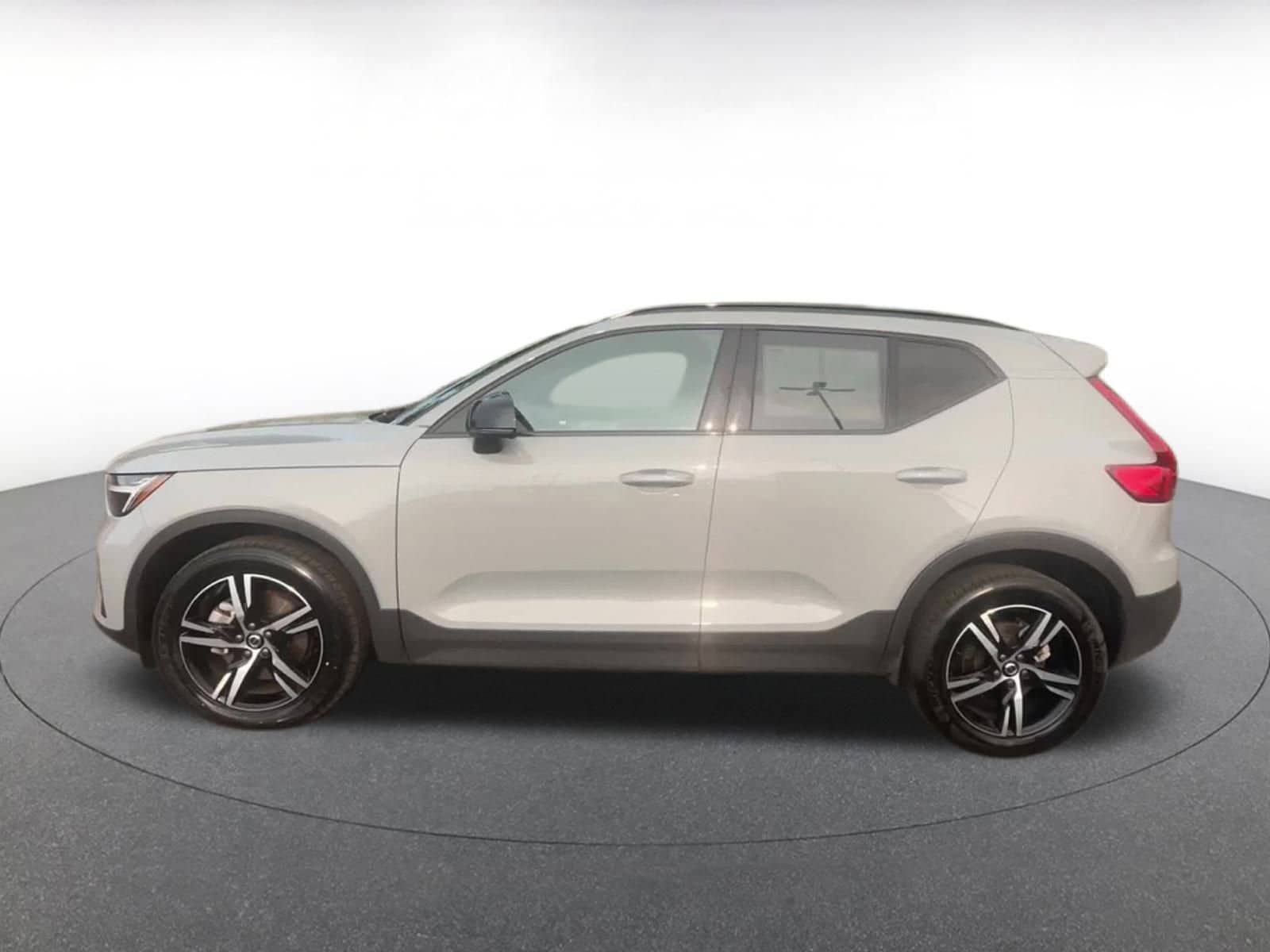 Thumbnail: 2024 Volvo XC40 - 8