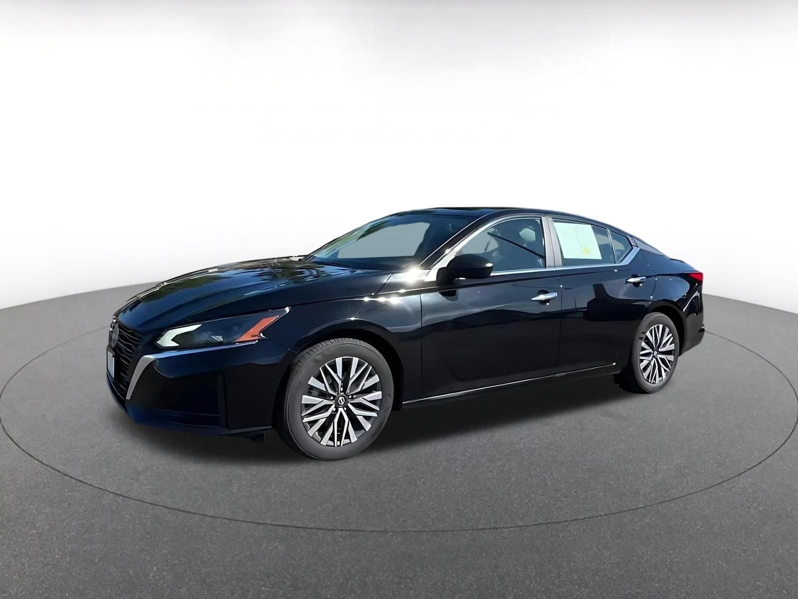 Thumbnail: 2025 Nissan Altima - 6