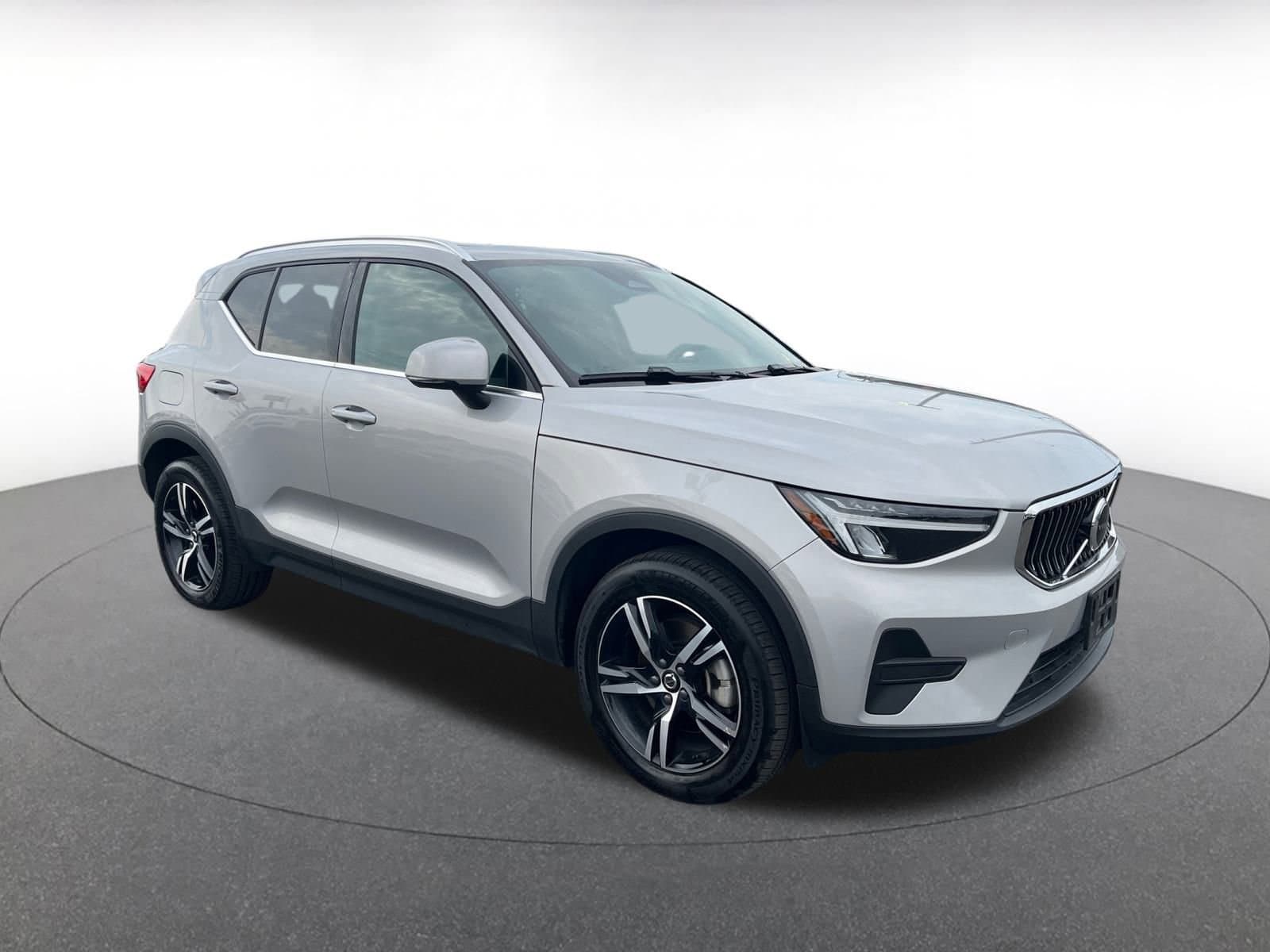 Thumbnail: 2024 Volvo XC40 - 1
