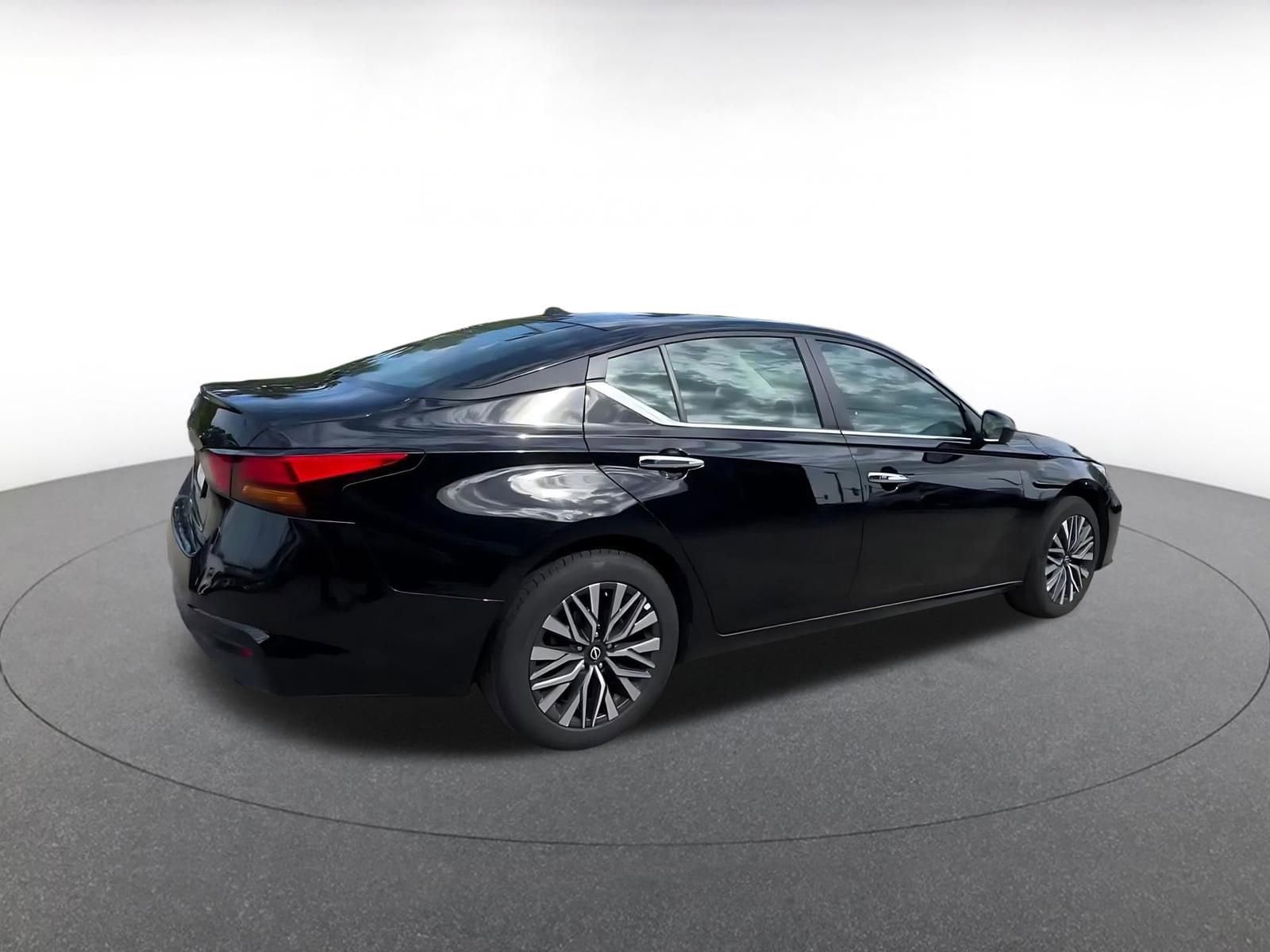 Thumbnail: 2025 Nissan Altima - 15