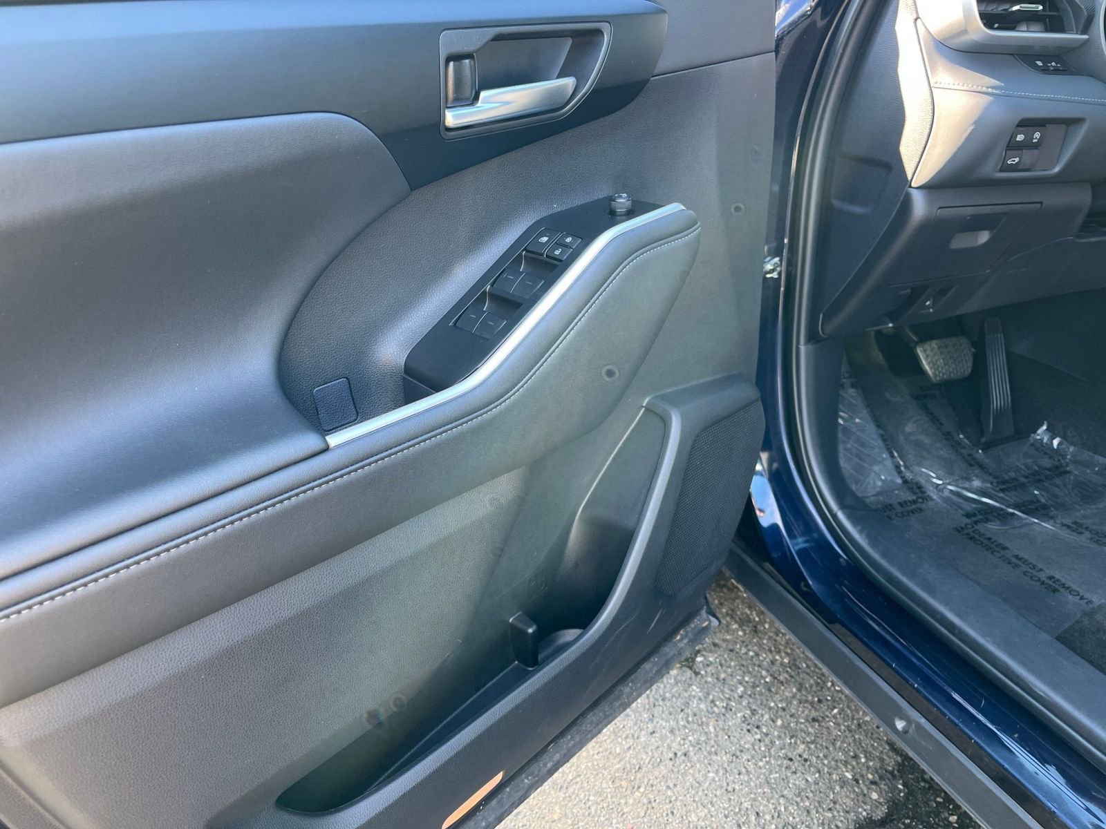 Thumbnail: 2025 Toyota Highlander - 18