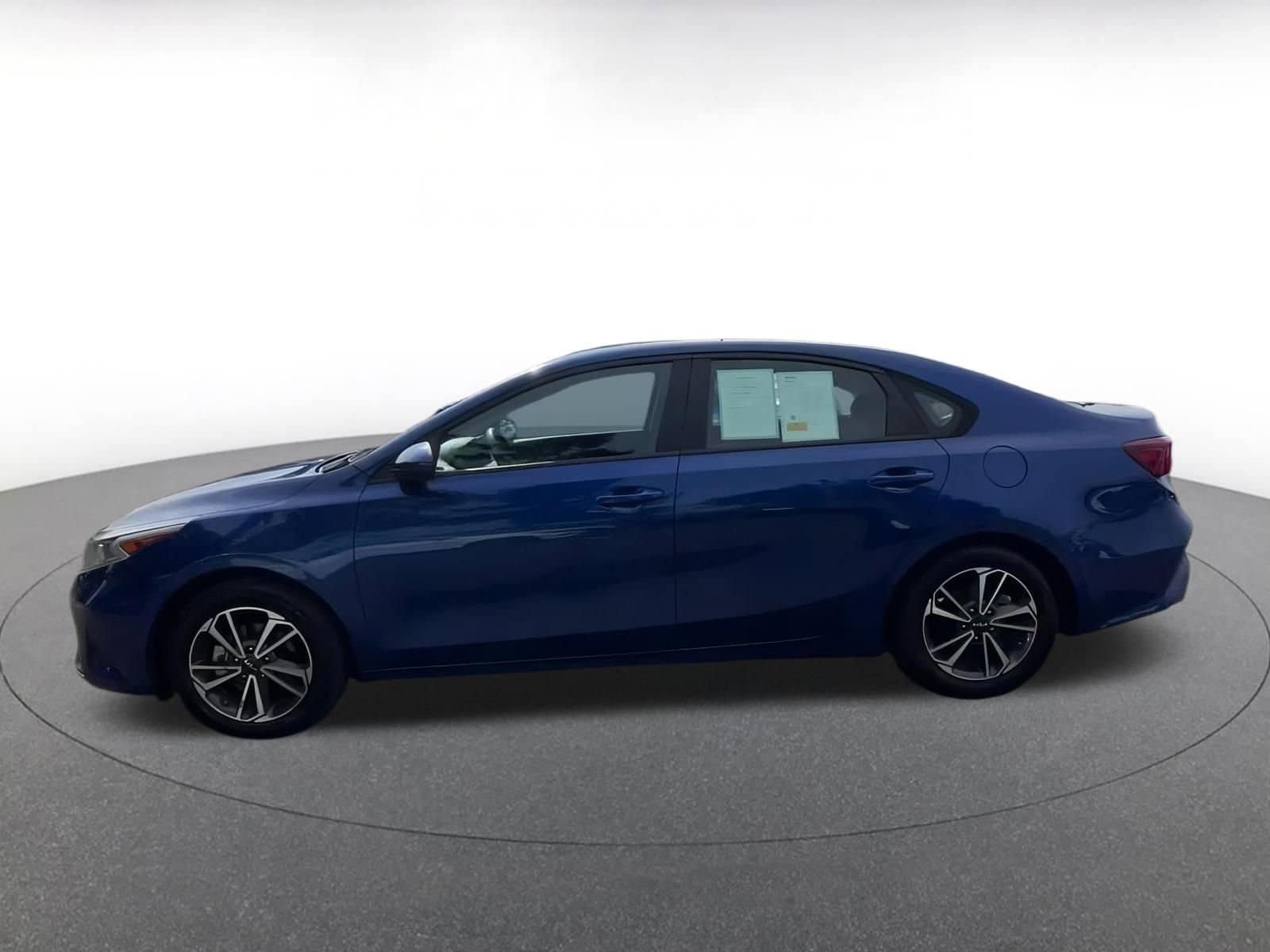 Thumbnail: 2022 Kia Forte - 9