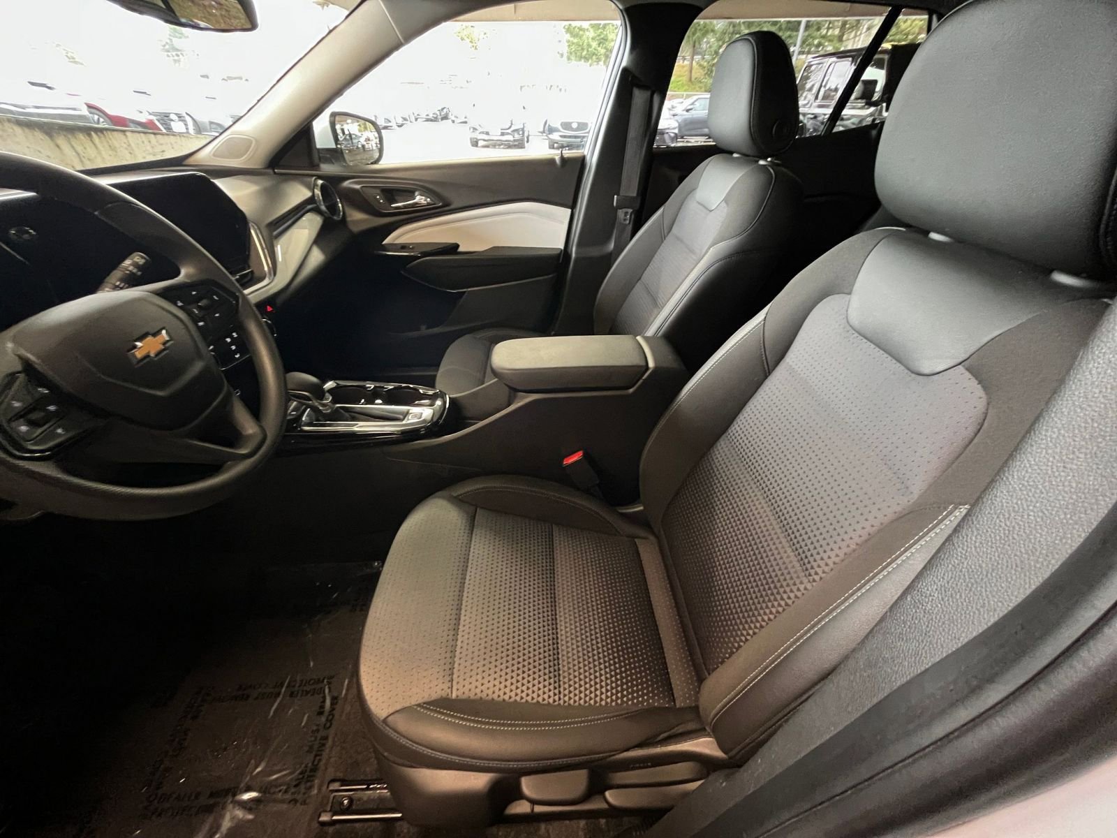 Thumbnail: 2025 Chevrolet Trax - 28