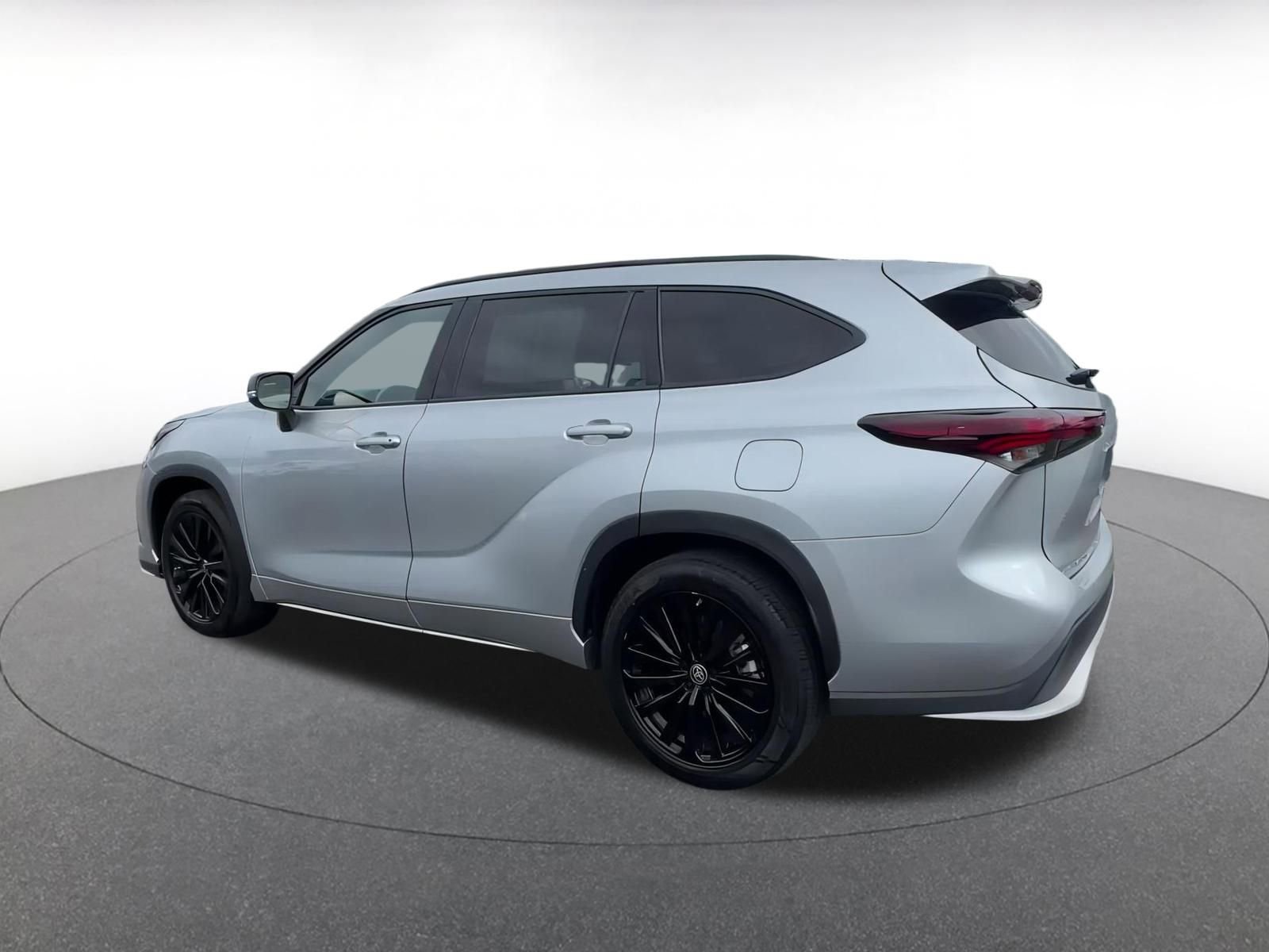 Thumbnail: 2024 Toyota Highlander - 10