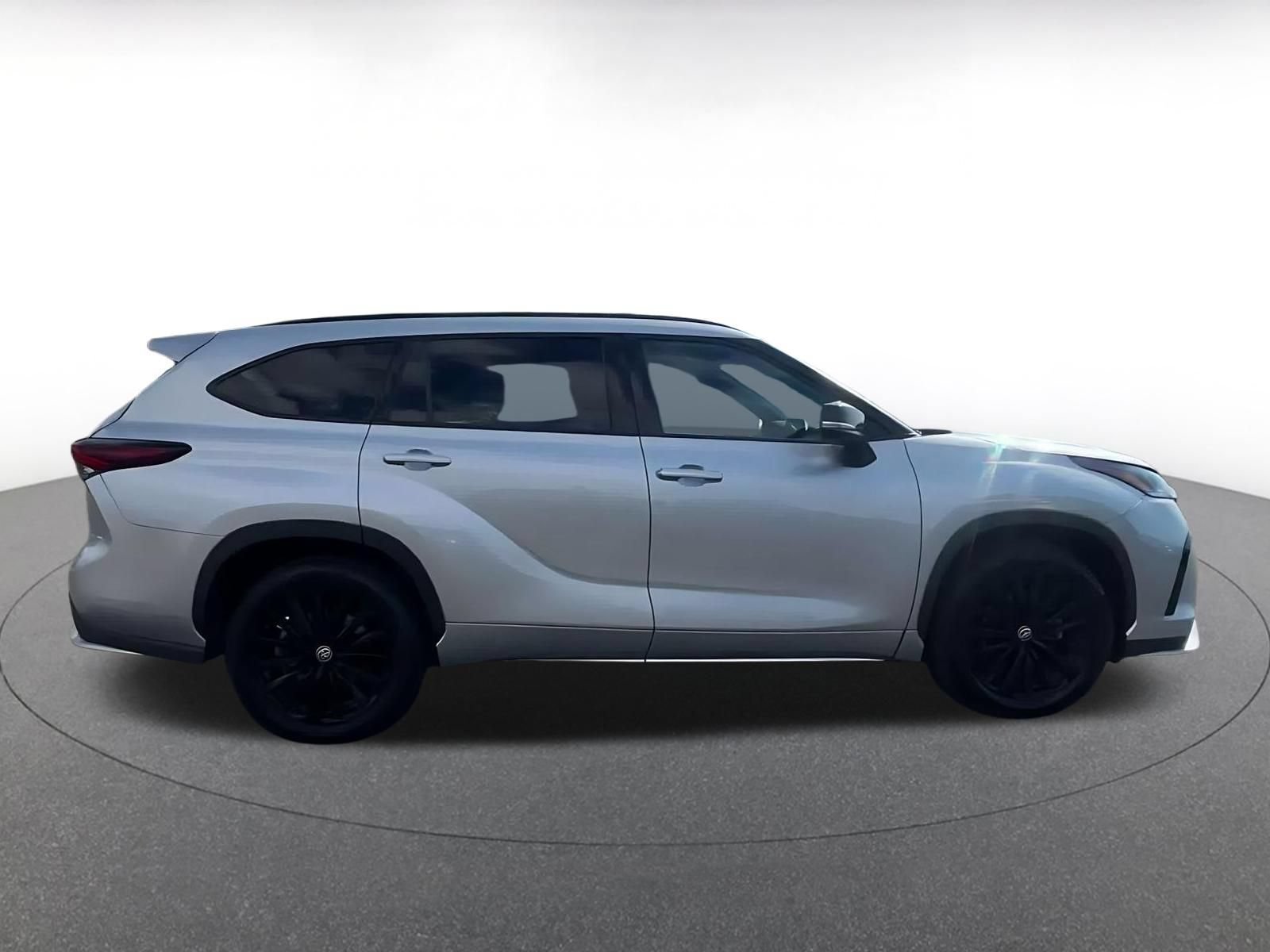 Thumbnail: 2025 Toyota Highlander - 16
