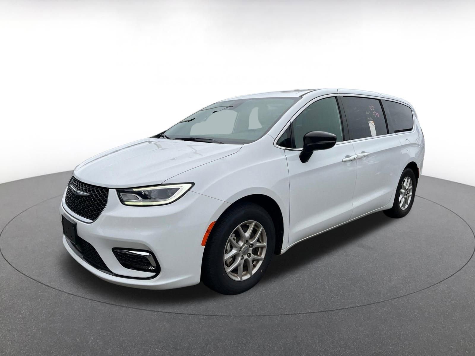 Thumbnail: 2025 Chrysler Pacifica - 3