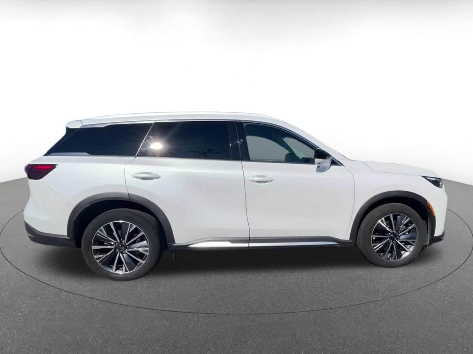 Thumbnail: 2026 INFINITI QX60 - 16