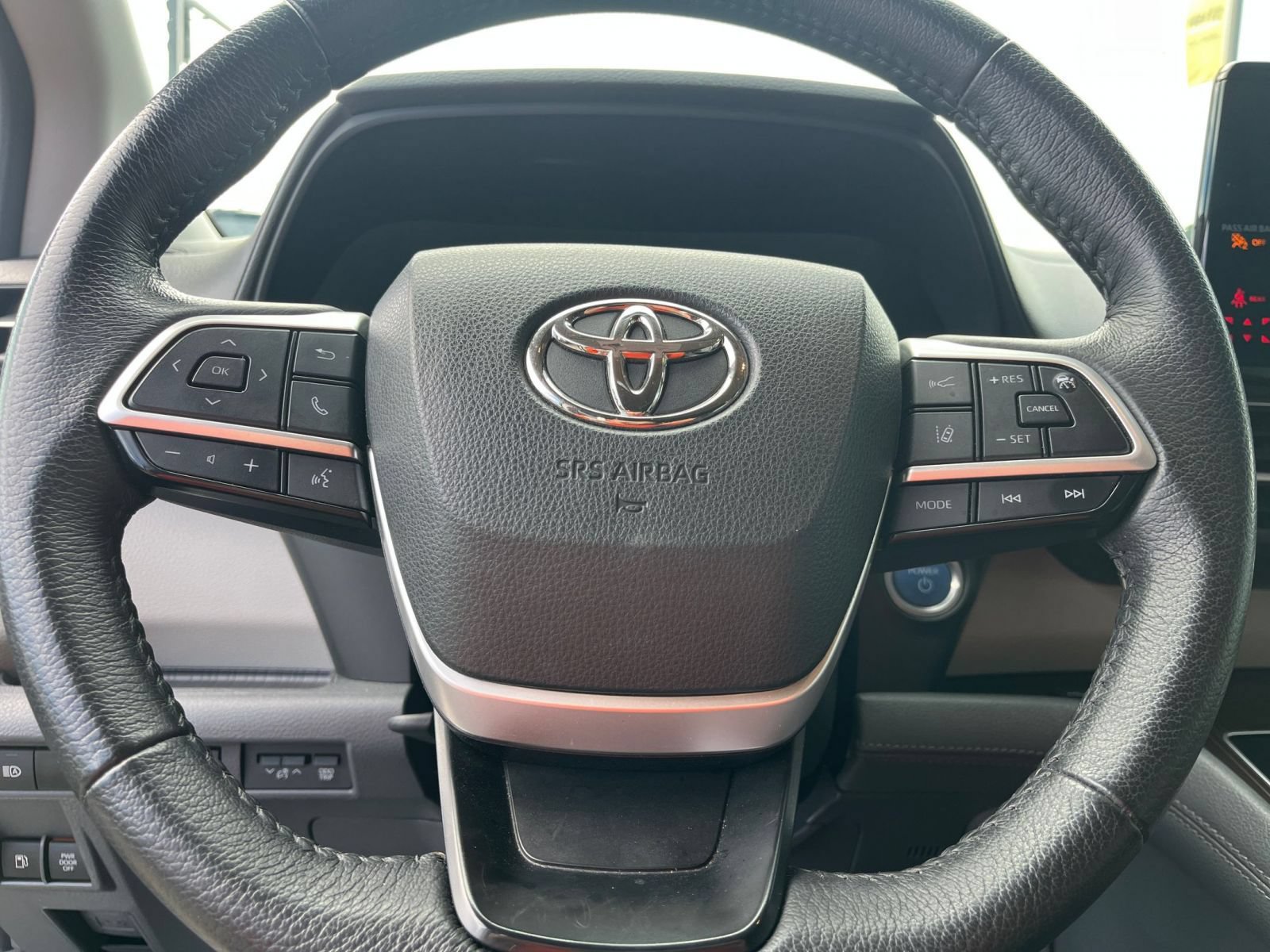 Thumbnail: 2023 Toyota Sienna - 29