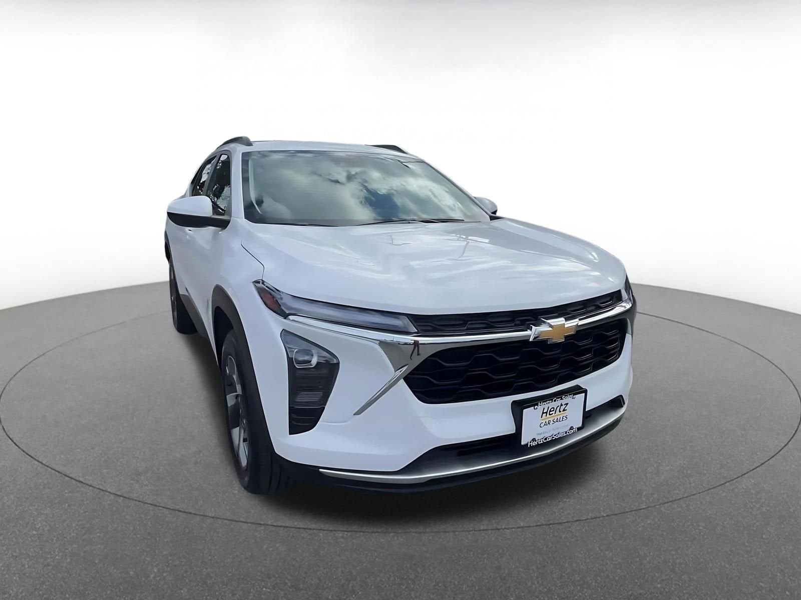Thumbnail: 2025 Chevrolet Trax - 3