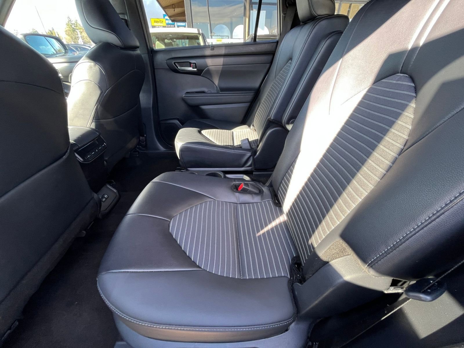 Thumbnail: 2025 Toyota Highlander - 27