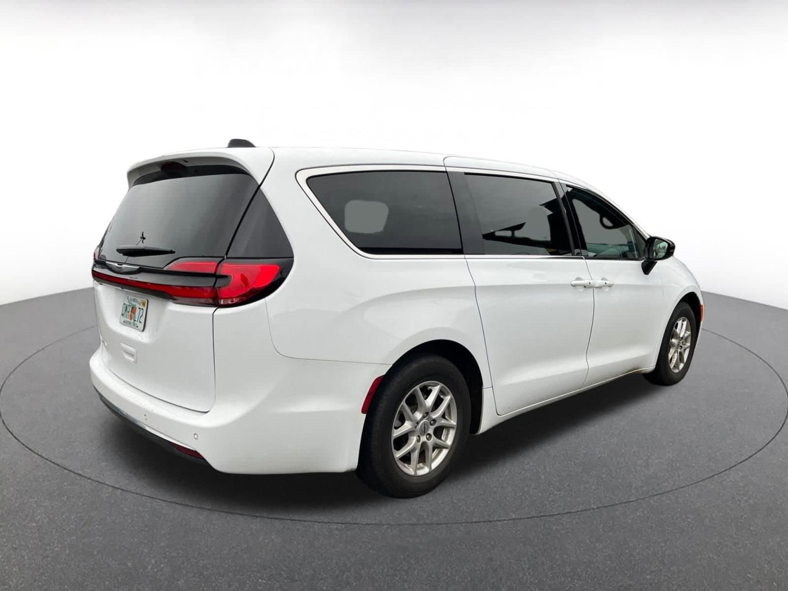 Thumbnail: 2025 Chrysler Pacifica - 7