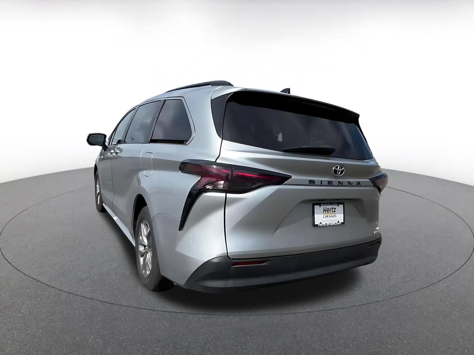 Thumbnail: 2023 Toyota Sienna - 11