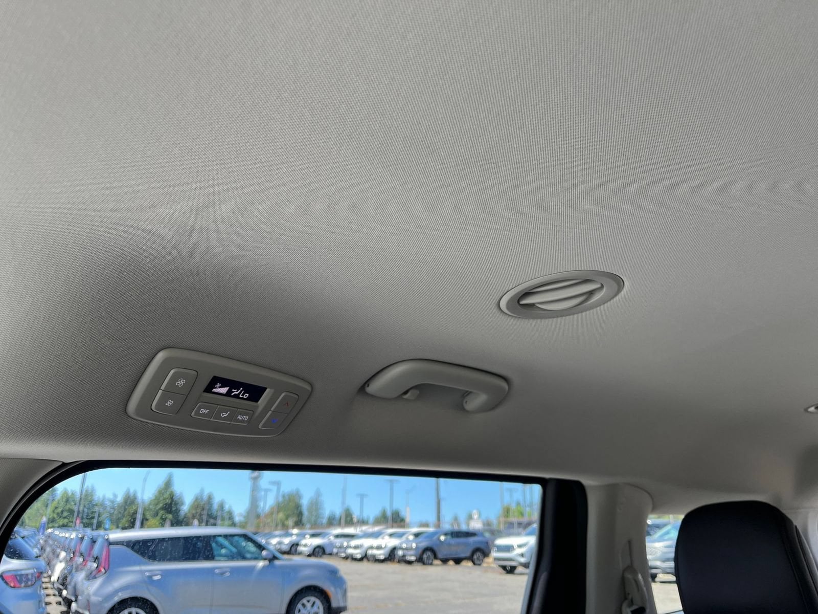 Thumbnail: 2026 Kia Carnival - 24