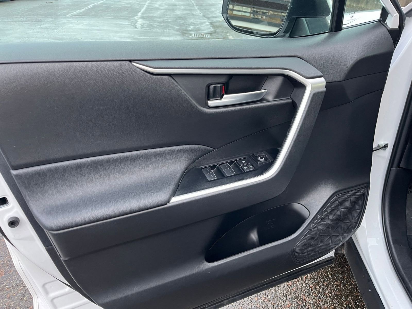 Thumbnail: 2025 Toyota RAV4 - 20