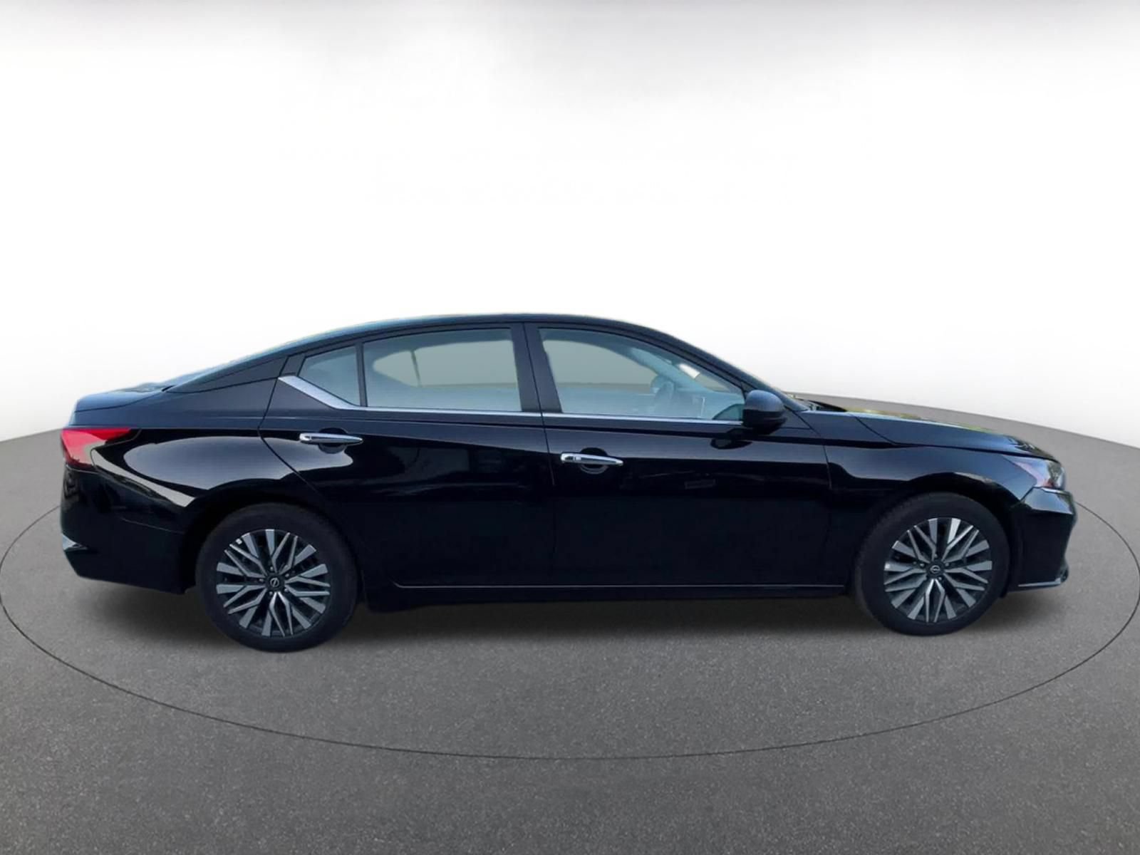 Thumbnail: 2025 Nissan Altima - 16