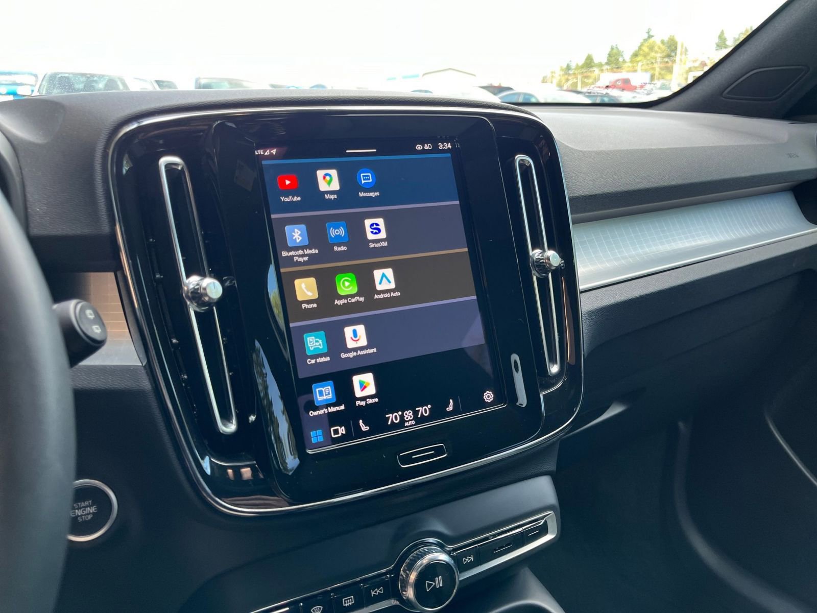 Thumbnail: 2024 Volvo XC40 - 21