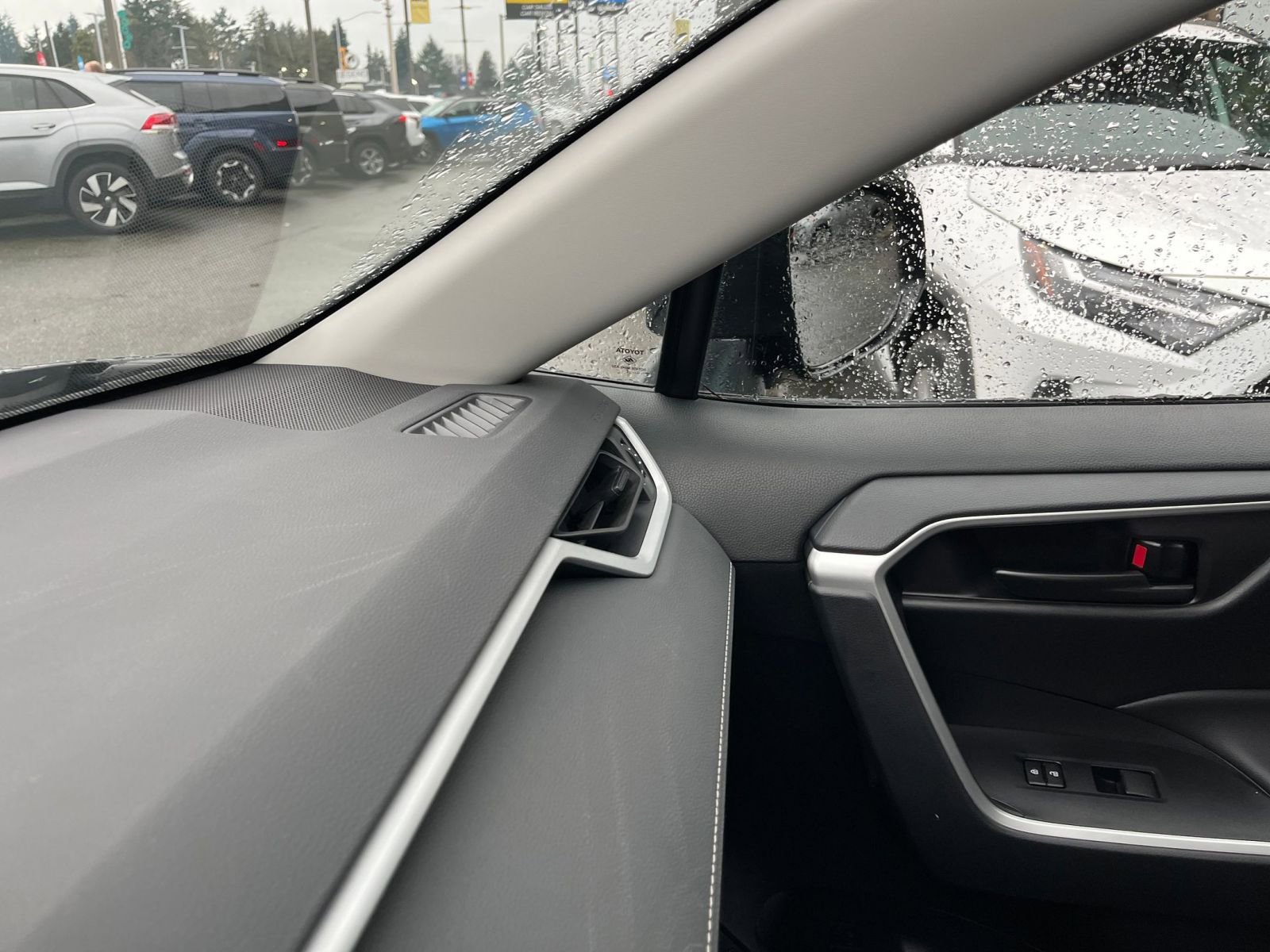 Thumbnail: 2025 Toyota RAV4 - 35