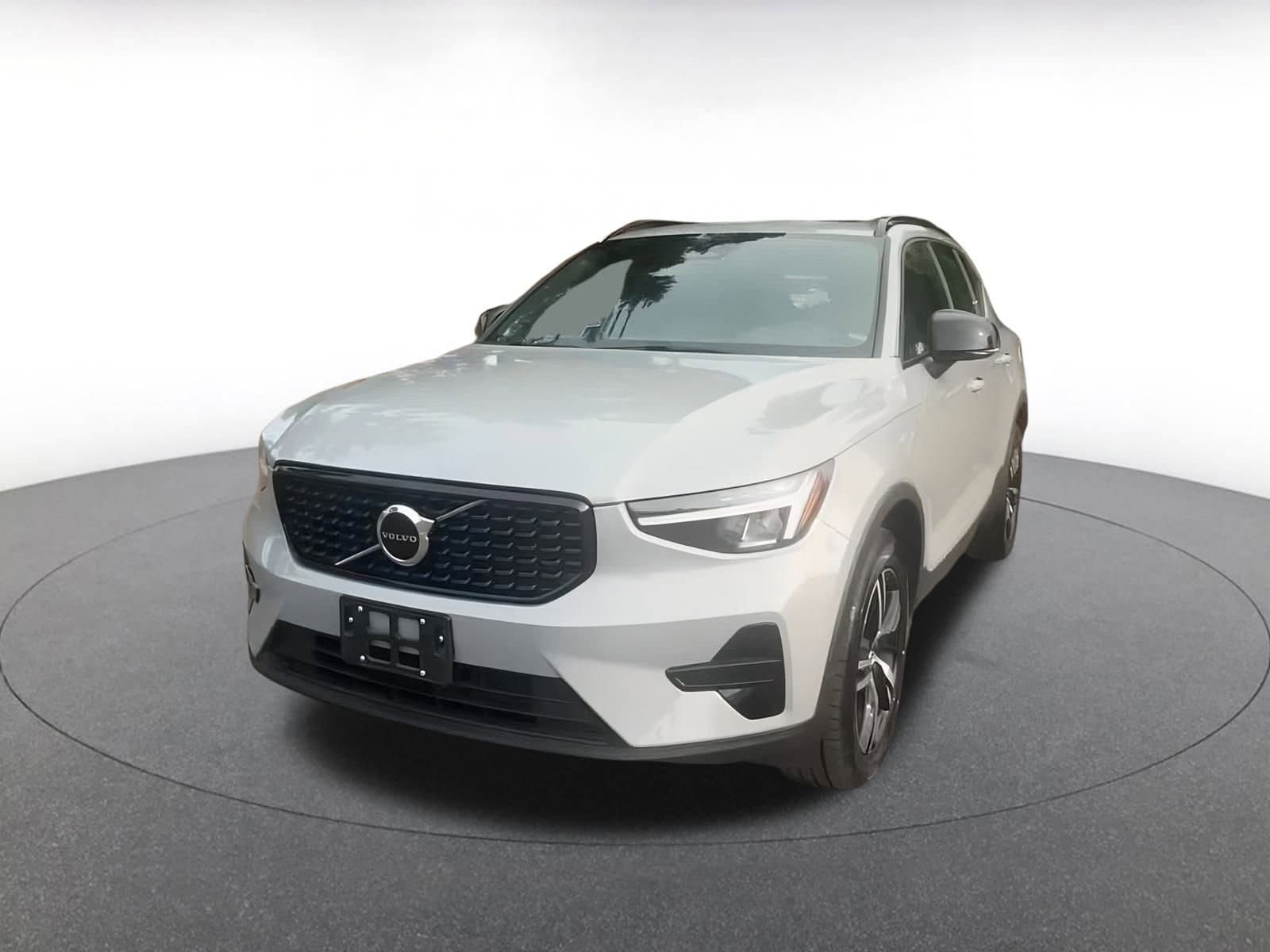 Thumbnail: 2024 Volvo XC40 - 6