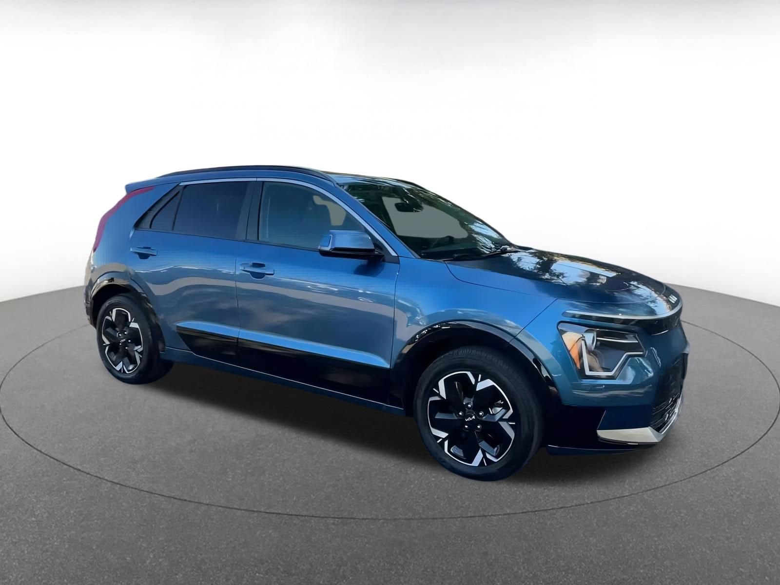 Thumbnail: 2023 Kia Niro - 2