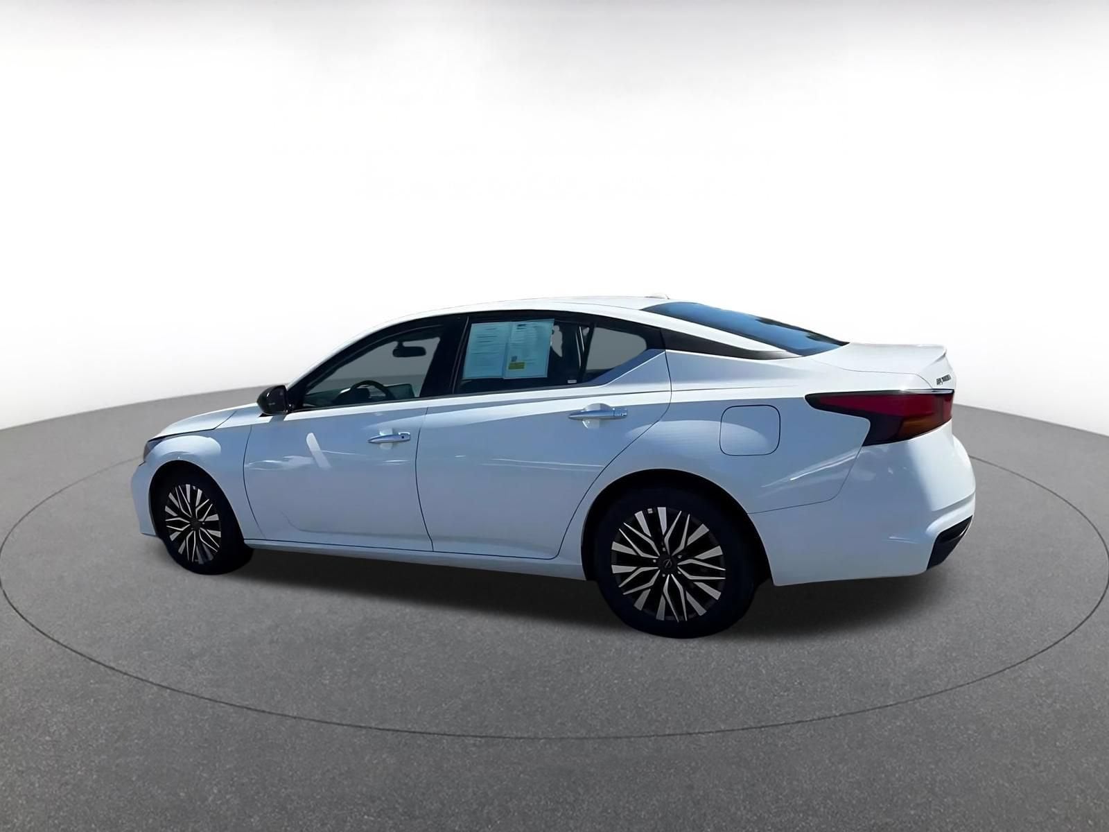 2025 Nissan Altima SV - Photo 9