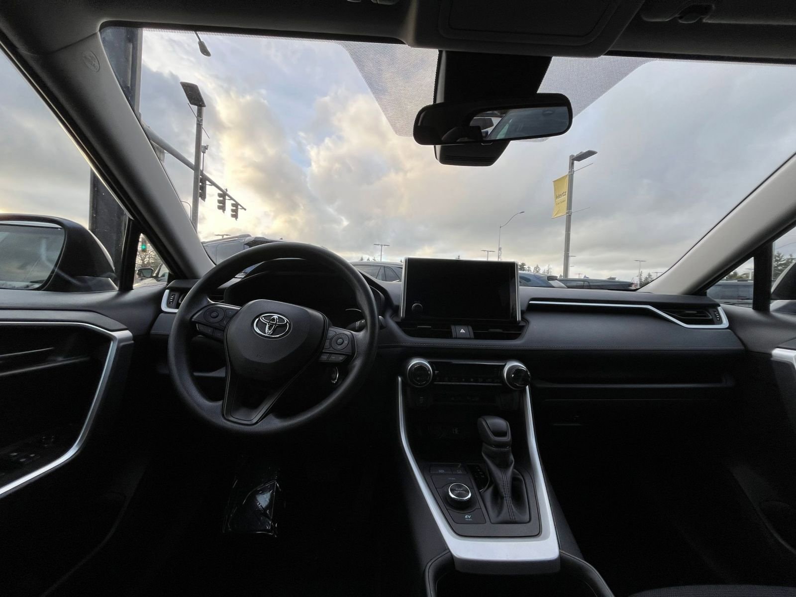 Thumbnail: 2025 Toyota RAV4 - 33