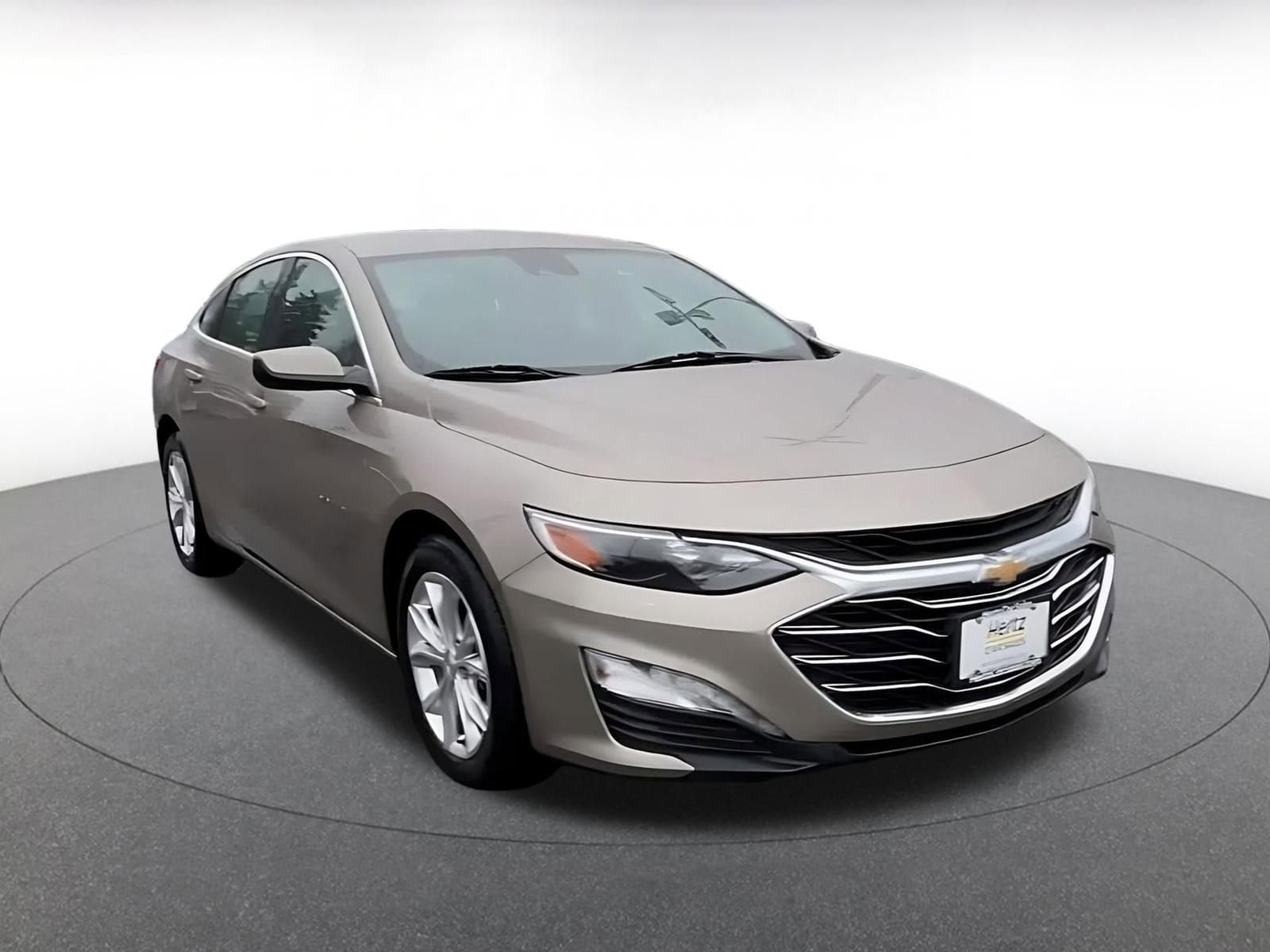 Thumbnail: 2024 Chevrolet Malibu - 3