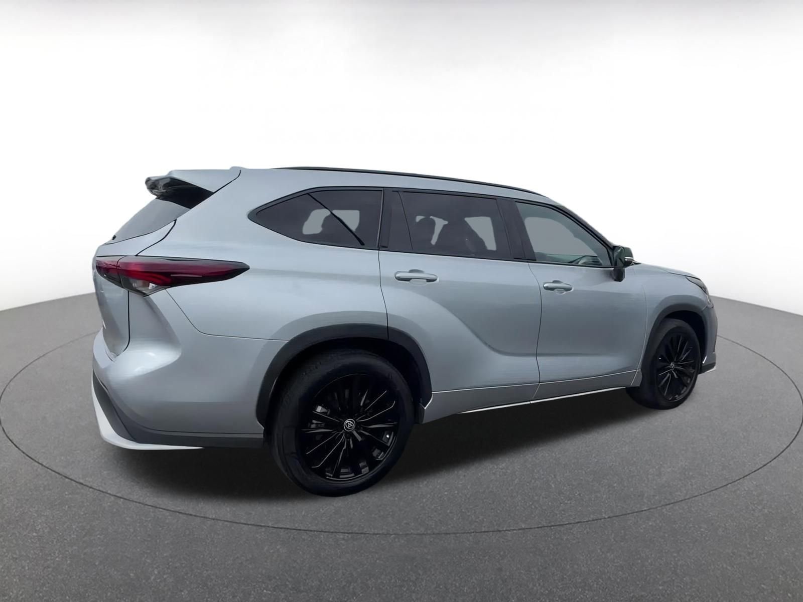 Thumbnail: 2024 Toyota Highlander - 15
