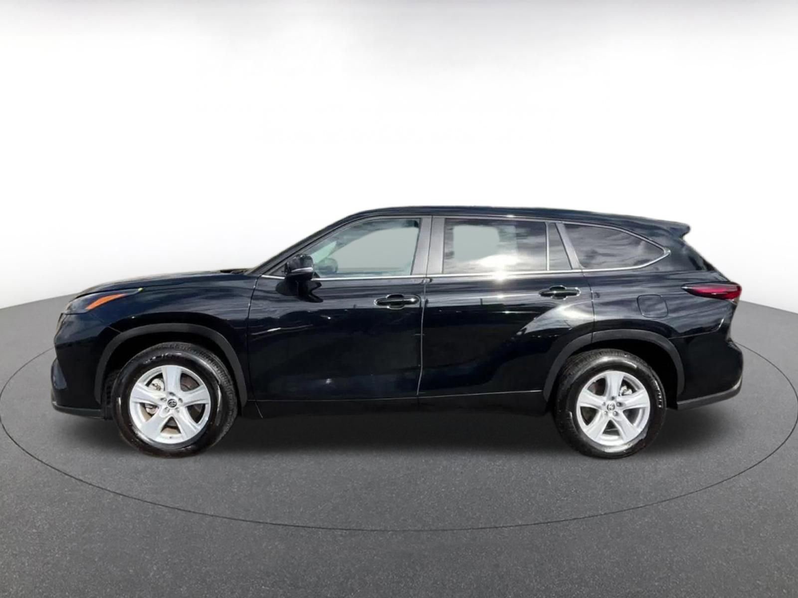 Thumbnail: 2025 Toyota Highlander - 9