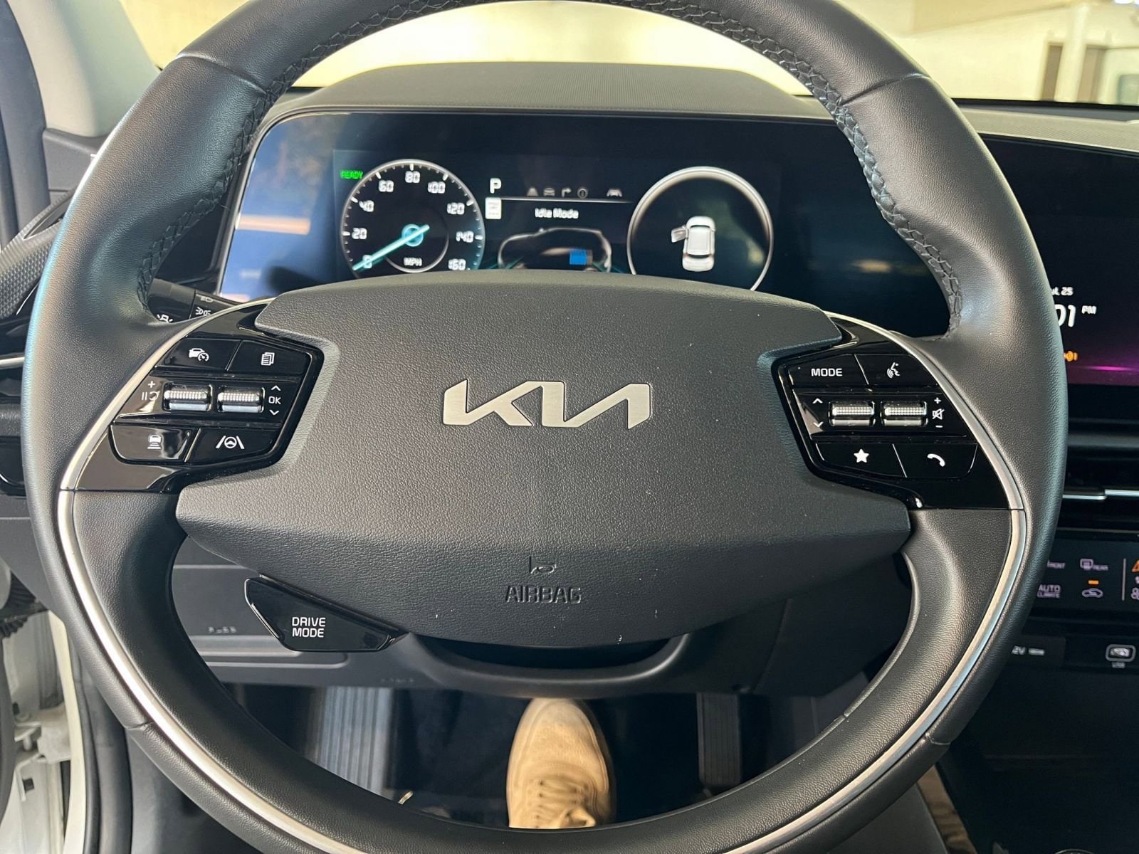 Thumbnail: 2023 Kia Niro - 32