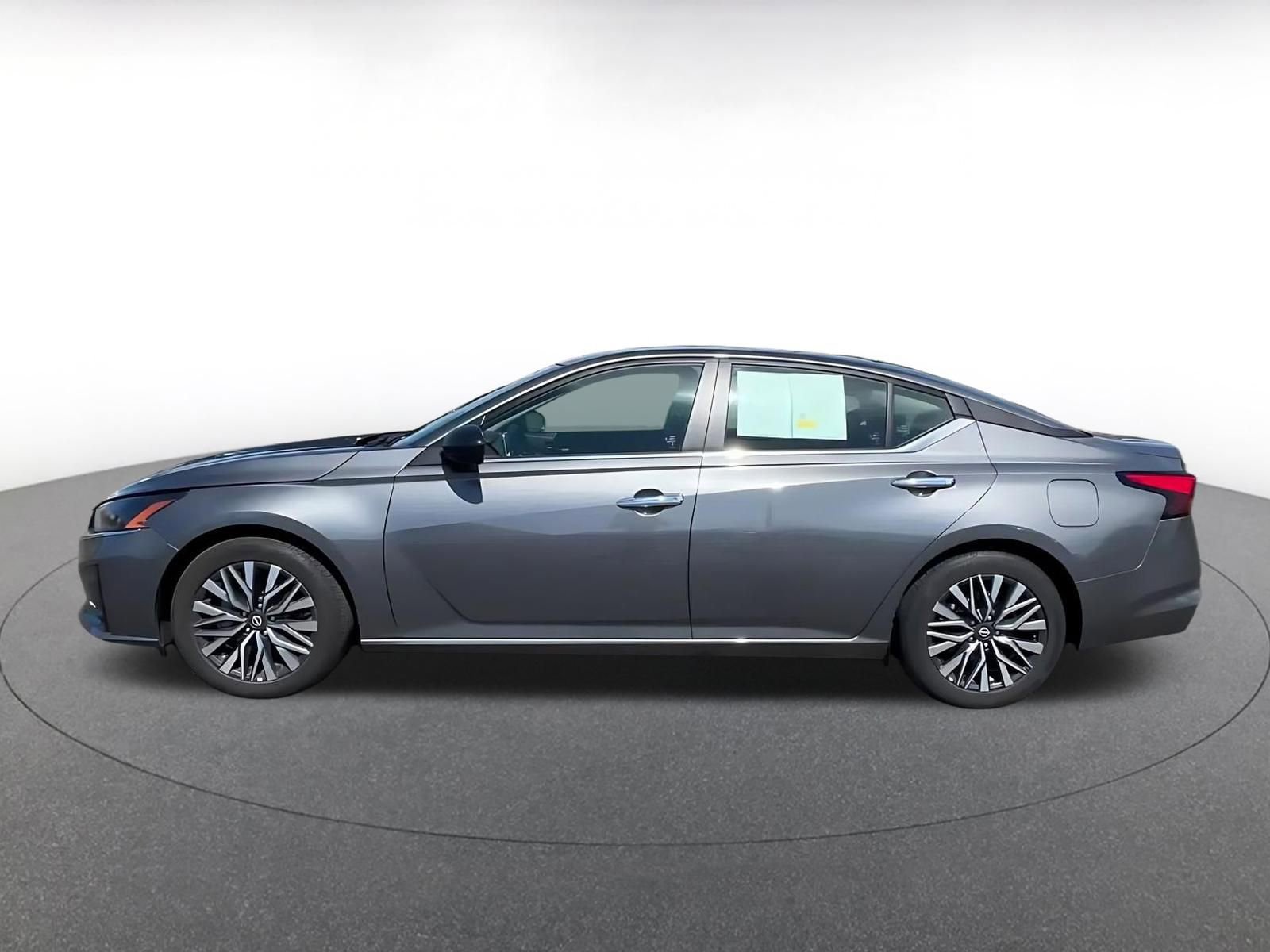 Thumbnail: 2025 Nissan Altima - 9