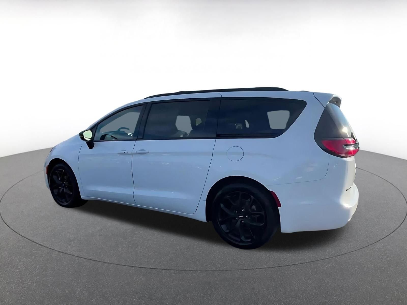 Thumbnail: 2025 Chrysler Pacifica - 10