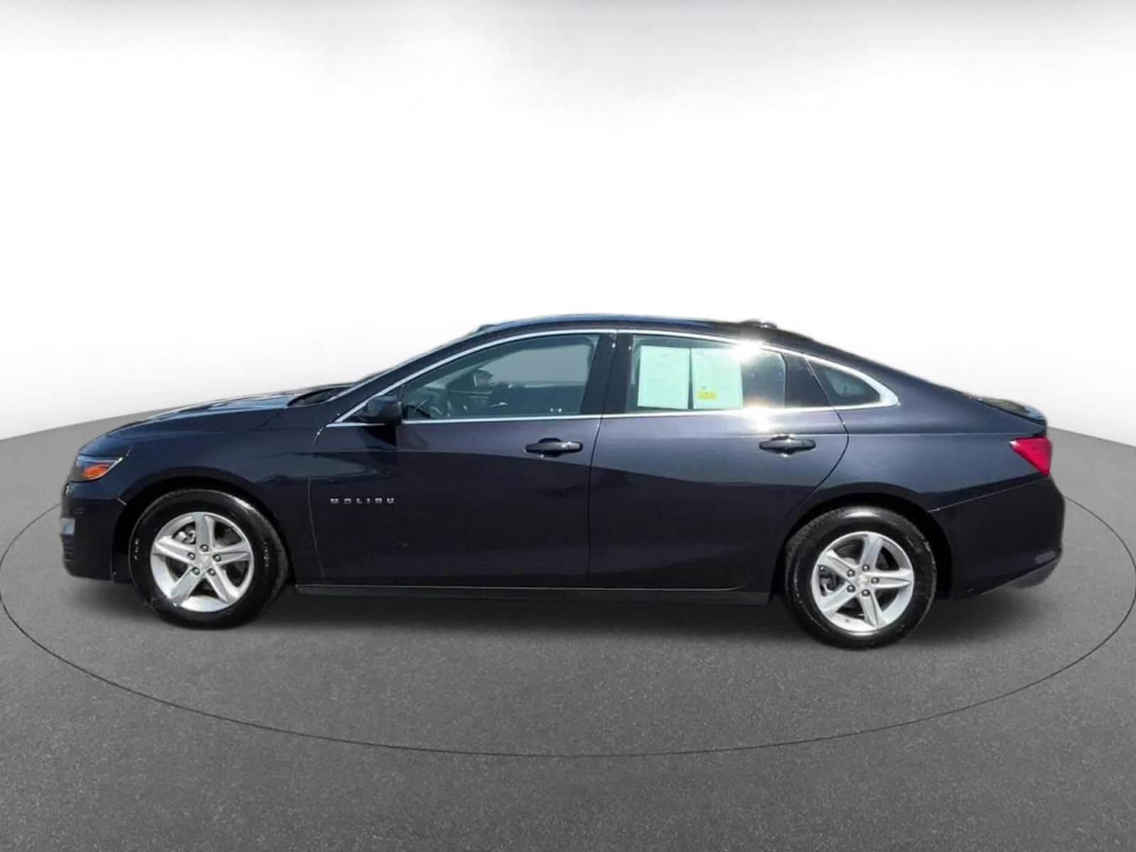 Thumbnail: 2023 Chevrolet Malibu - 9