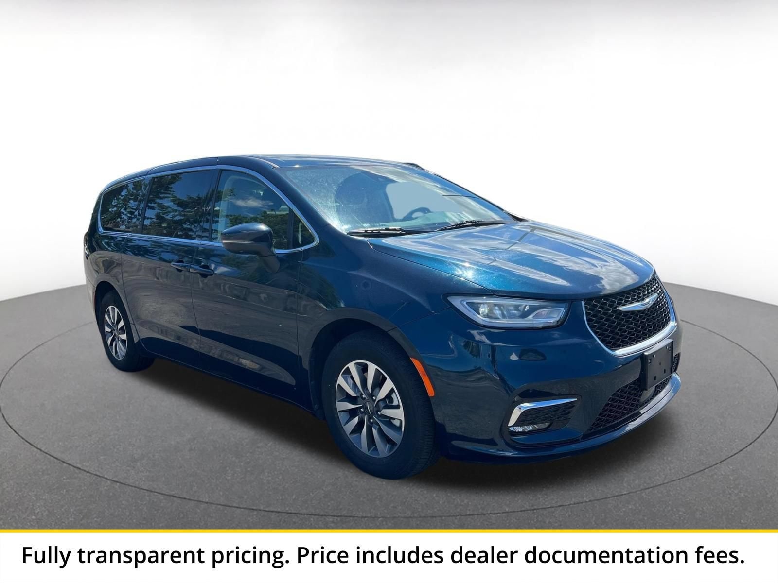 Thumbnail: 2023 Chrysler Pacifica - 1