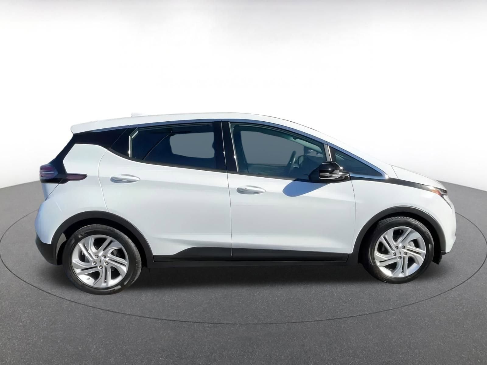Thumbnail: 2023 Chevrolet Bolt EV - 16