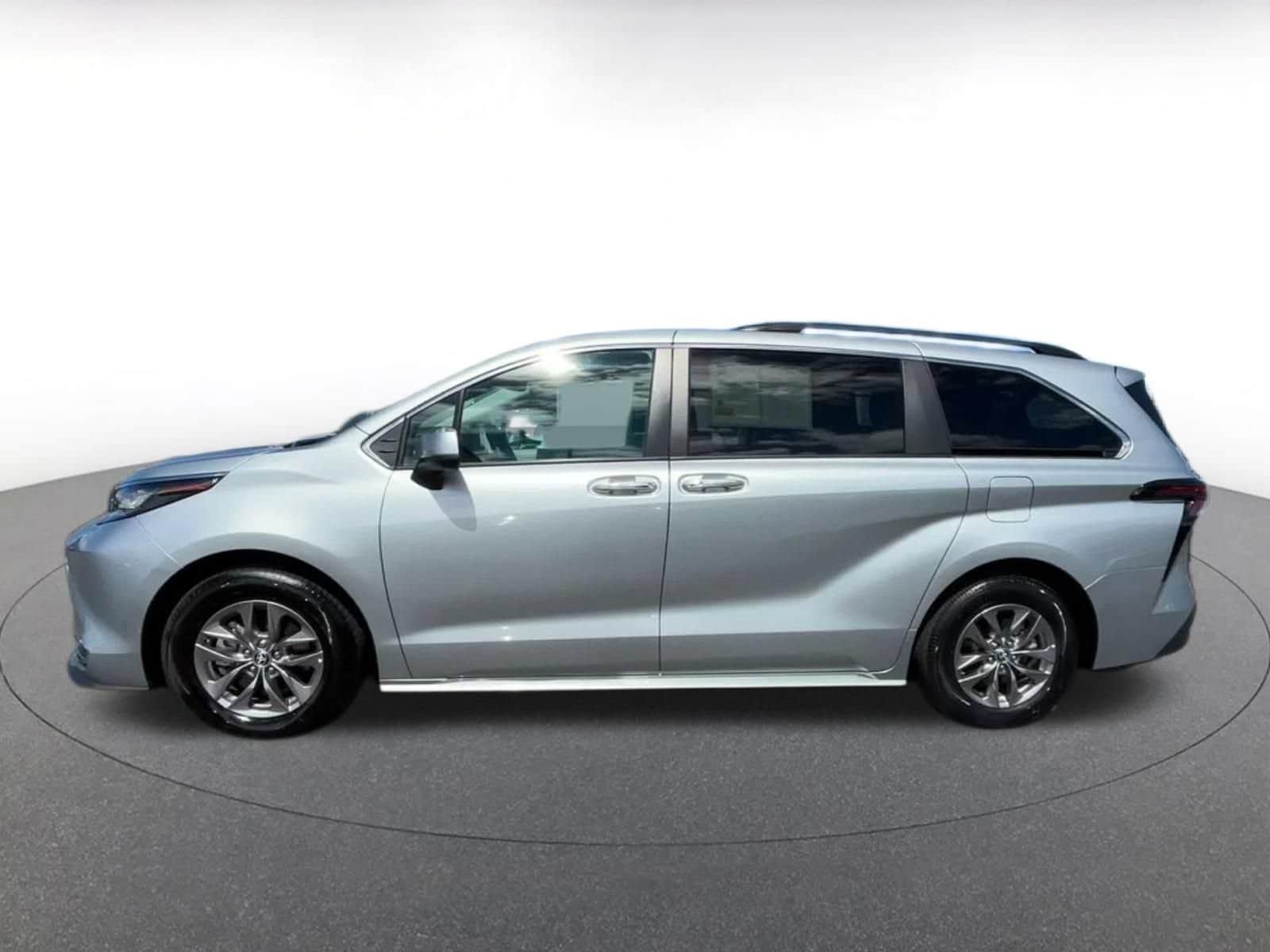 Thumbnail: 2023 Toyota Sienna - 7