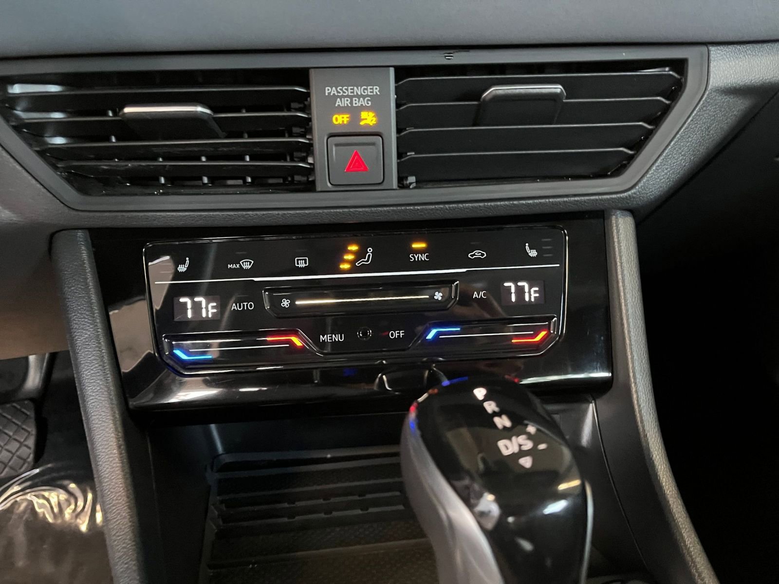 Thumbnail: 2025 Volkswagen Jetta - 24