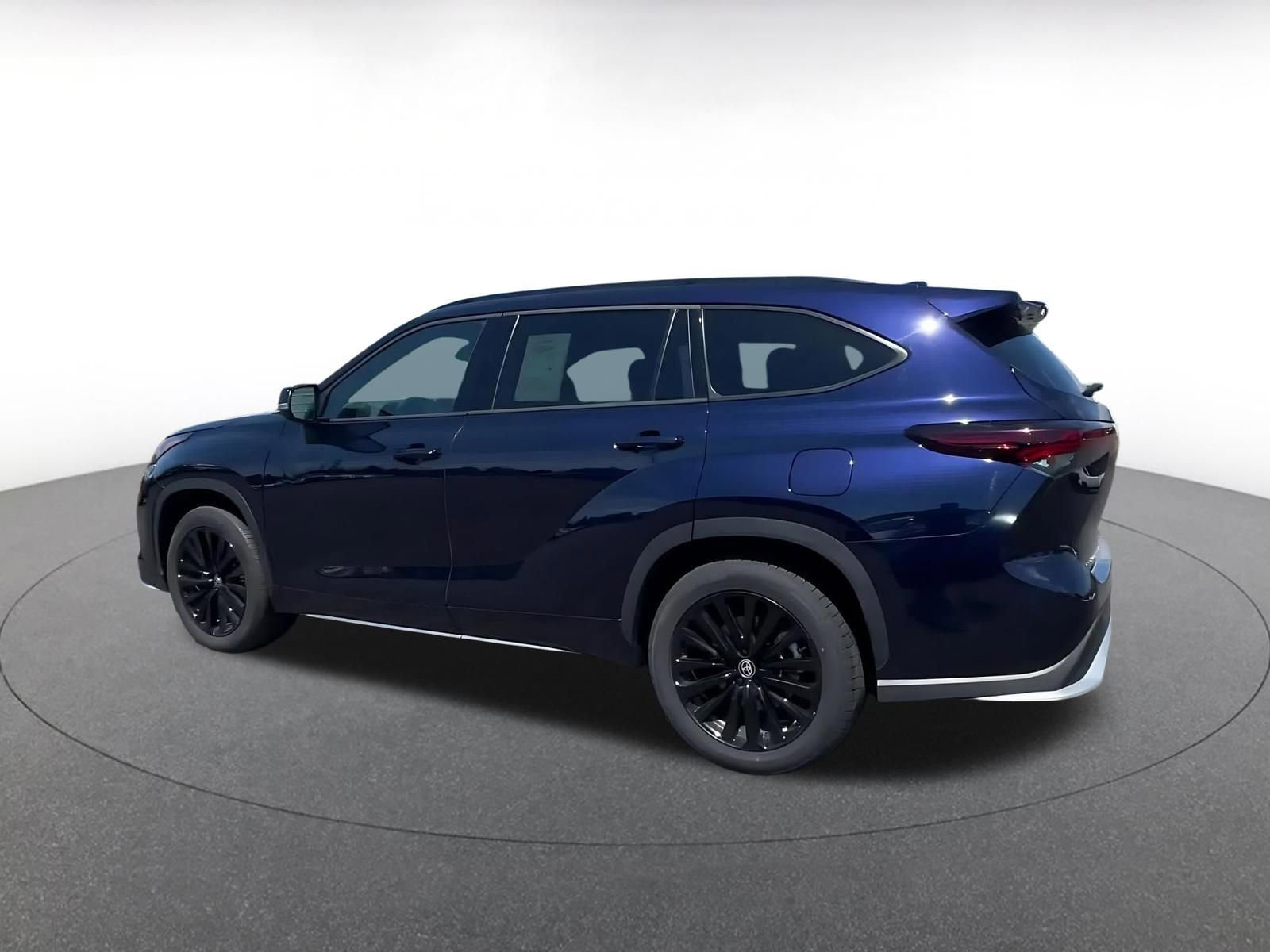 Thumbnail: 2025 Toyota Highlander - 10