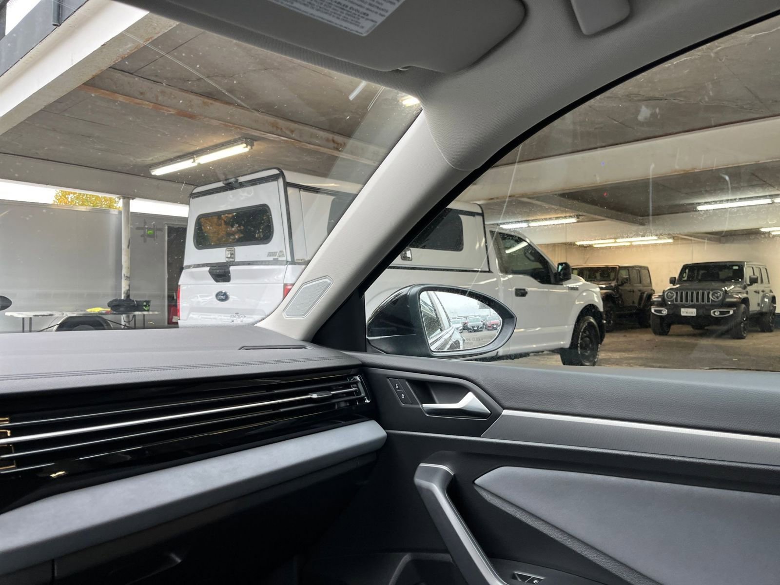 Thumbnail: 2025 Volkswagen Jetta - 35