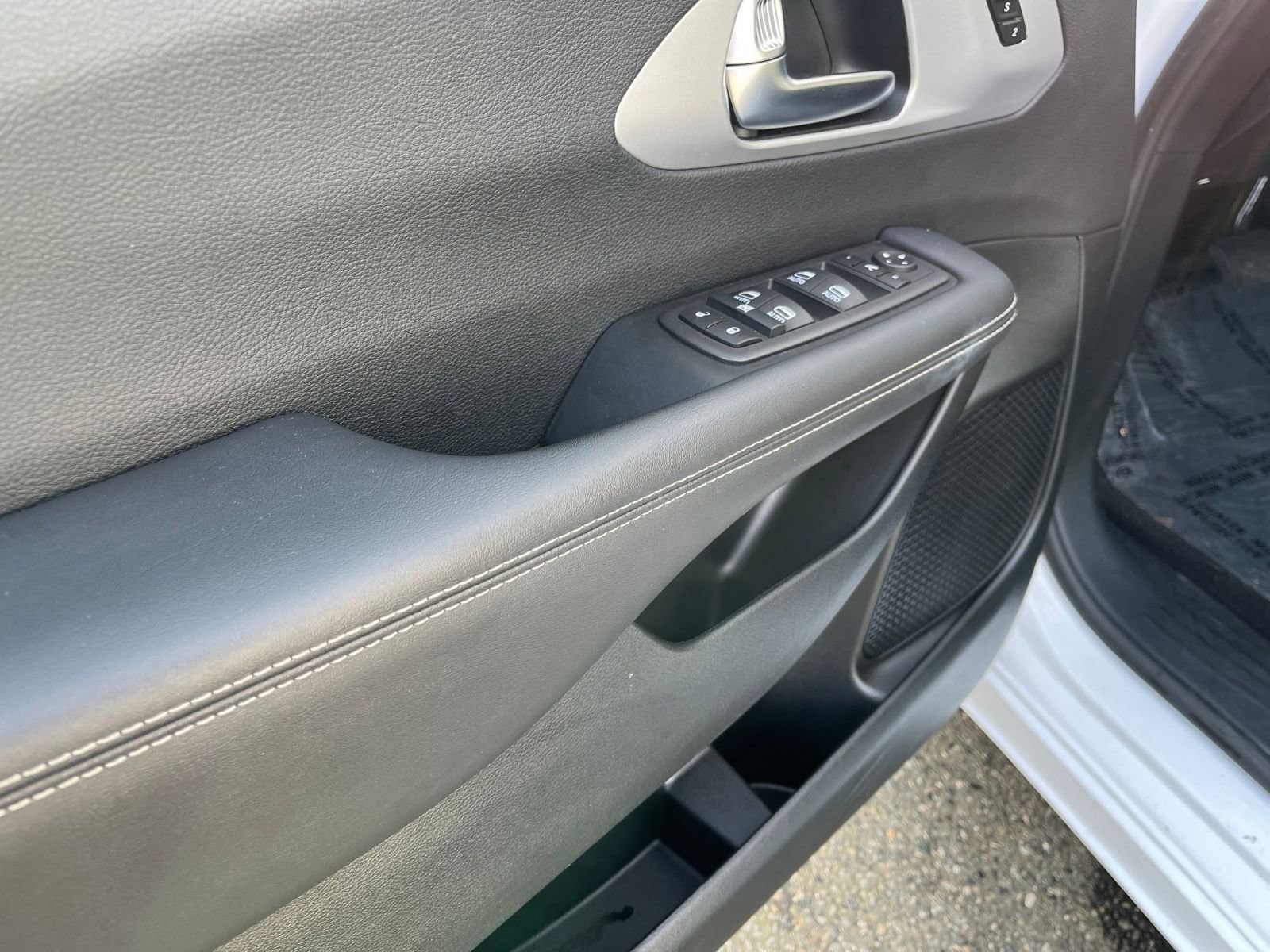 Thumbnail: 2025 Chrysler Pacifica - 18